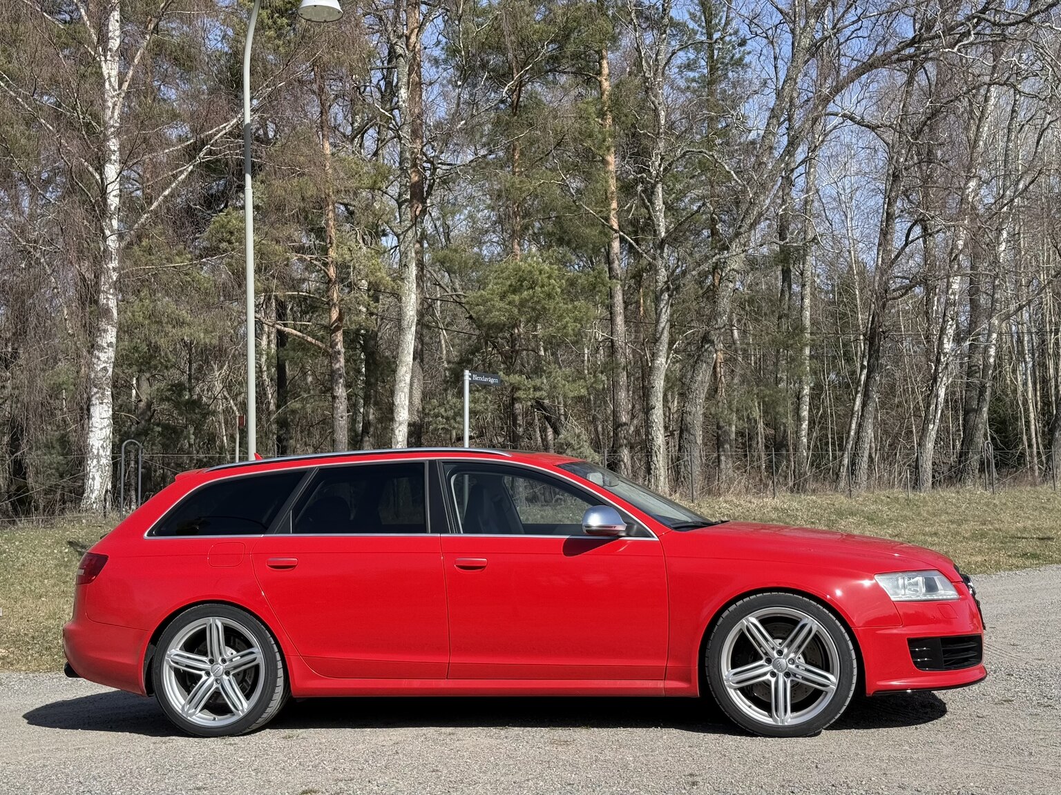 Exterior image of 2010 Audi RS6 Avant V10 Quattro