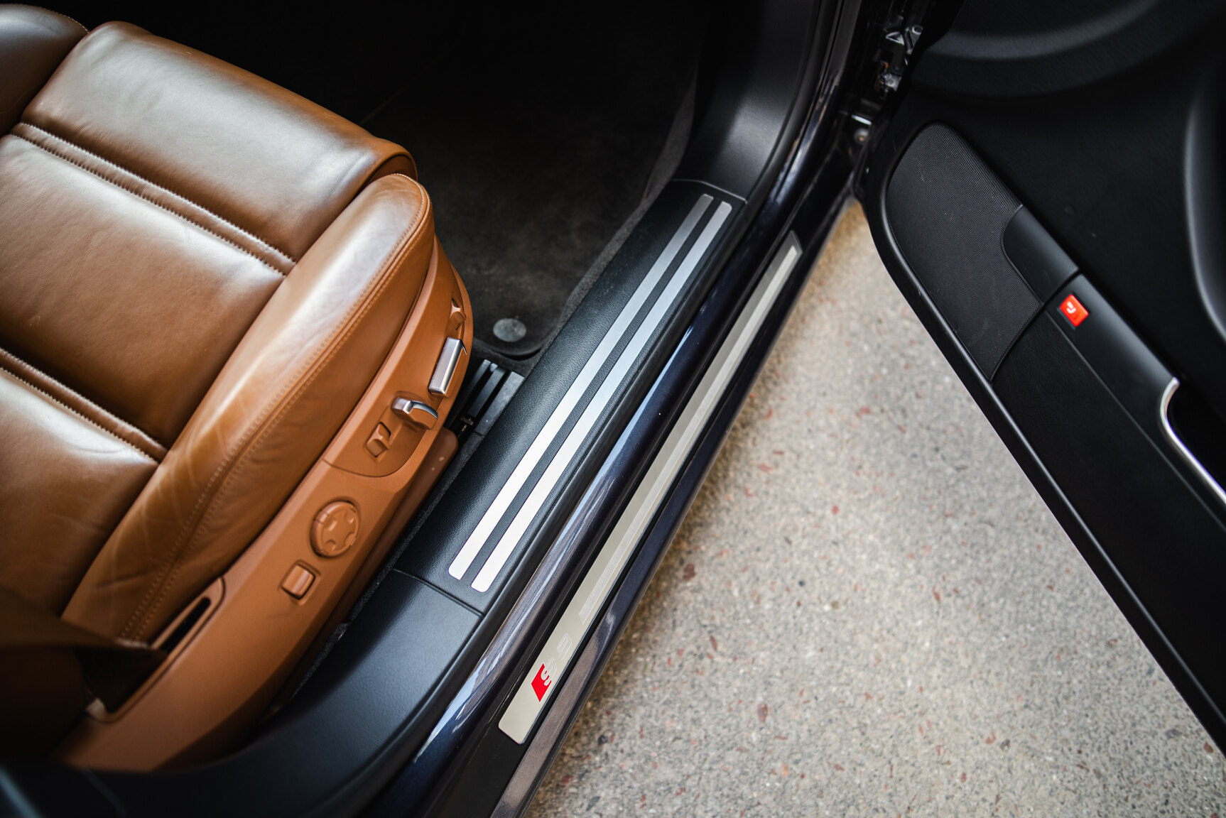Interior image of 2009 Audi S8 5.2 V10 FSI Quattro