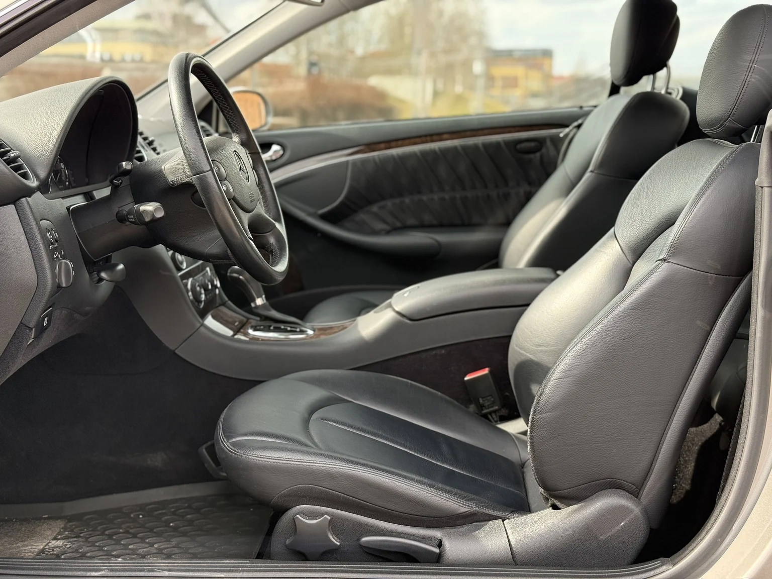 Interior image of 2007 Mercedes-Benz Clk 280 (5)