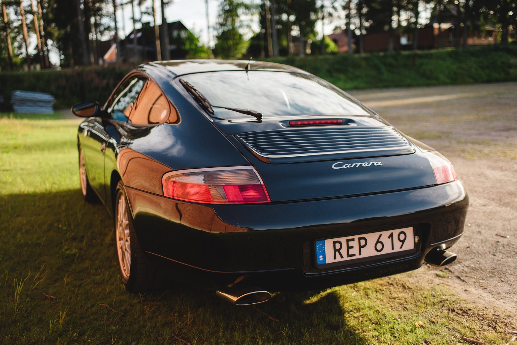 Exterior image of 1998 Porsche 996 Carrera 