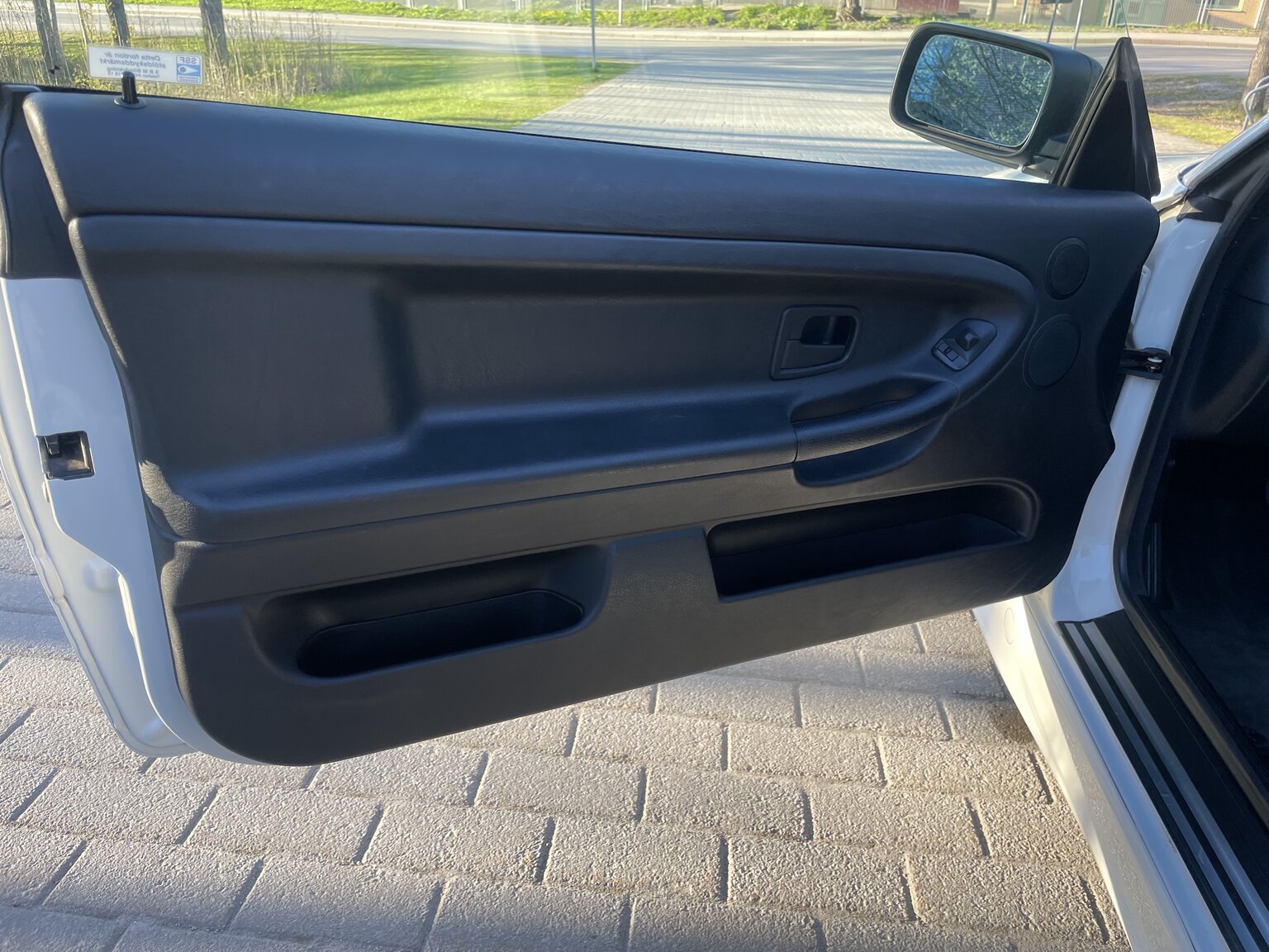 Interior image of 1995 BMW 328 iA Convertible