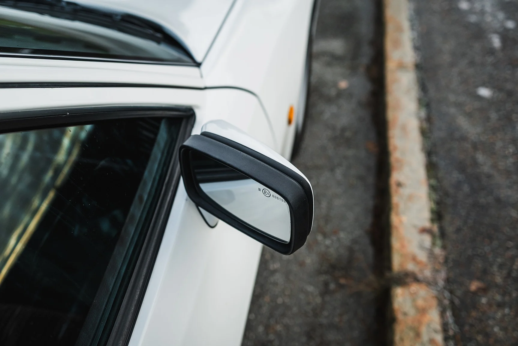 Exterior image of 1986 Porsche 944R (41)