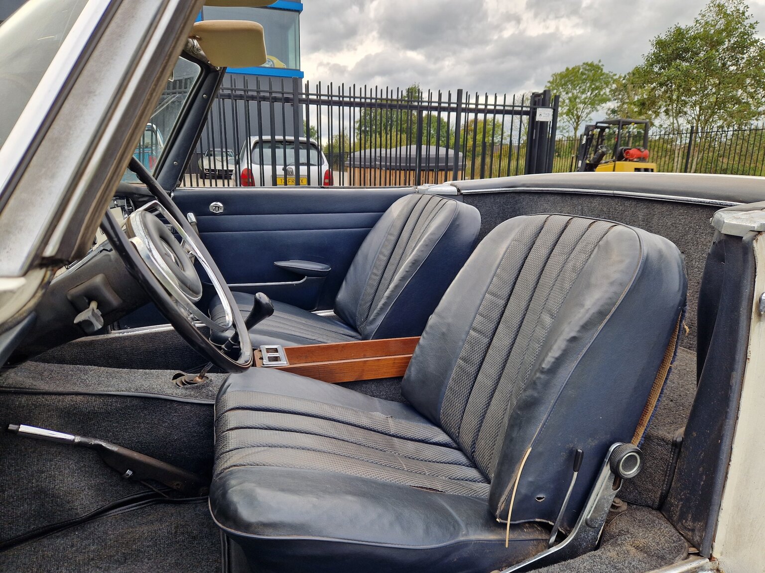 Interior image of 1964 Mercedes-Benz 230SL Pagoda