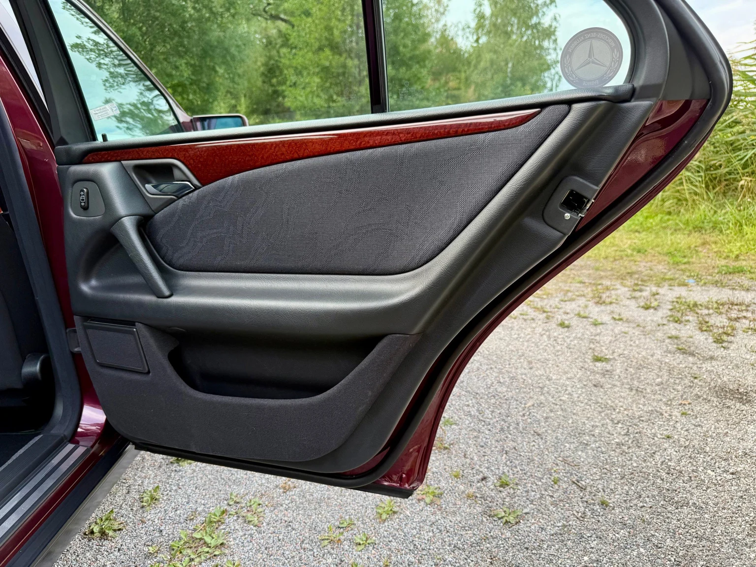 Interior image of 1997 Mercedes-Benz E 290 TD (60)