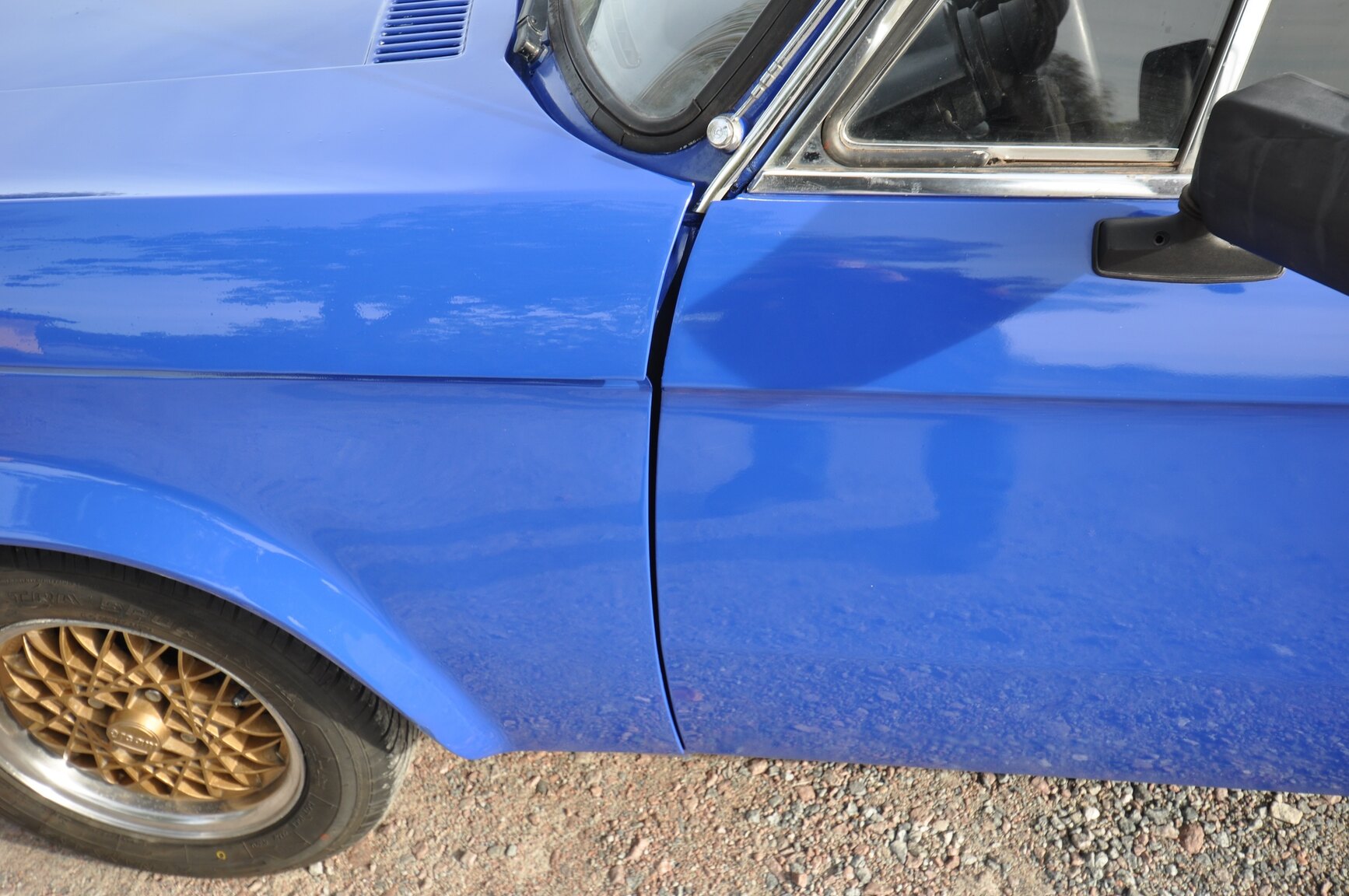 Exterior image of 1975 BMW 2002 Tii