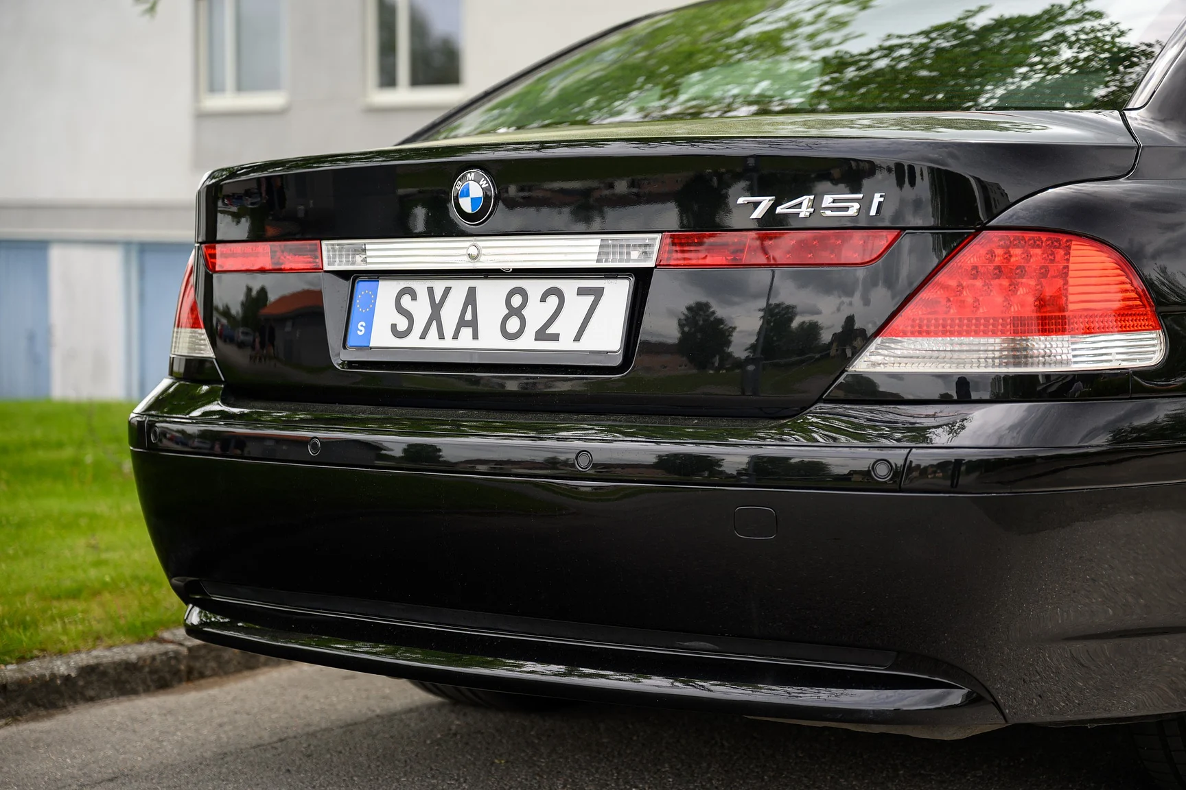Exterior image of 2001 BMW 745i (10)