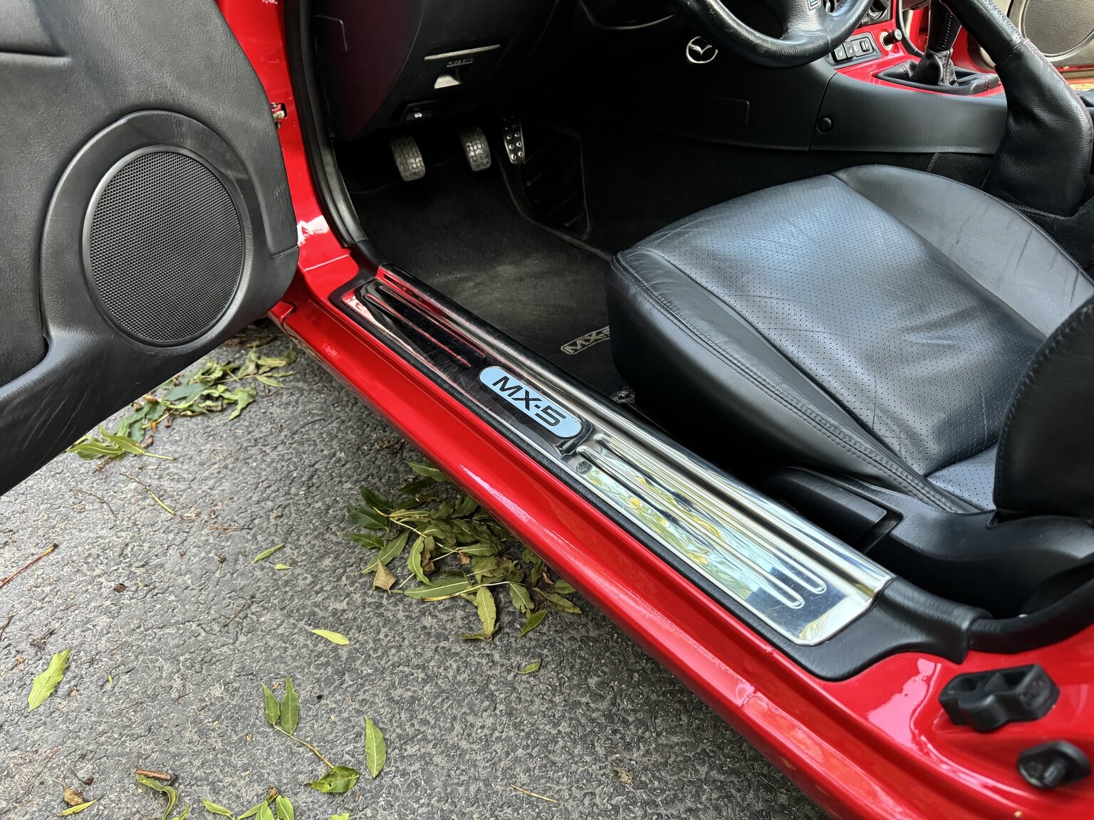 Innenraumfoto von 2004 Mazda MX-5