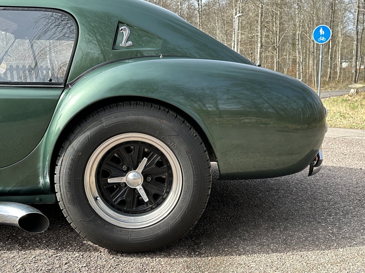 Exteriörbild på 2008 AC Cobra replica
