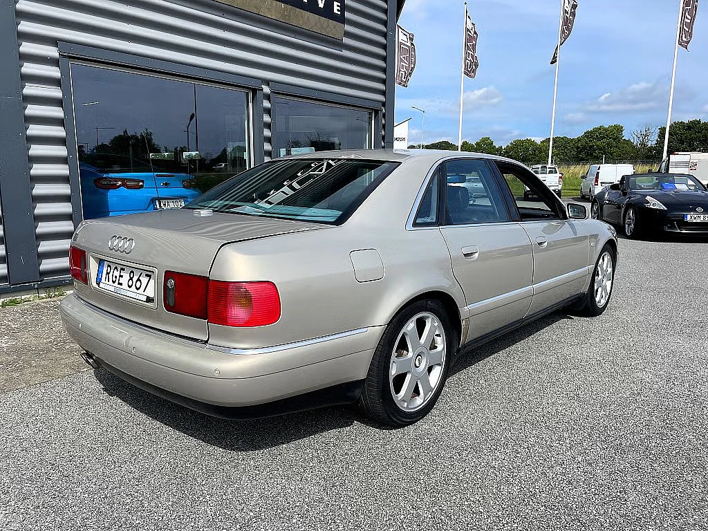 Aussenfoto 2000 Audi S8 (1)