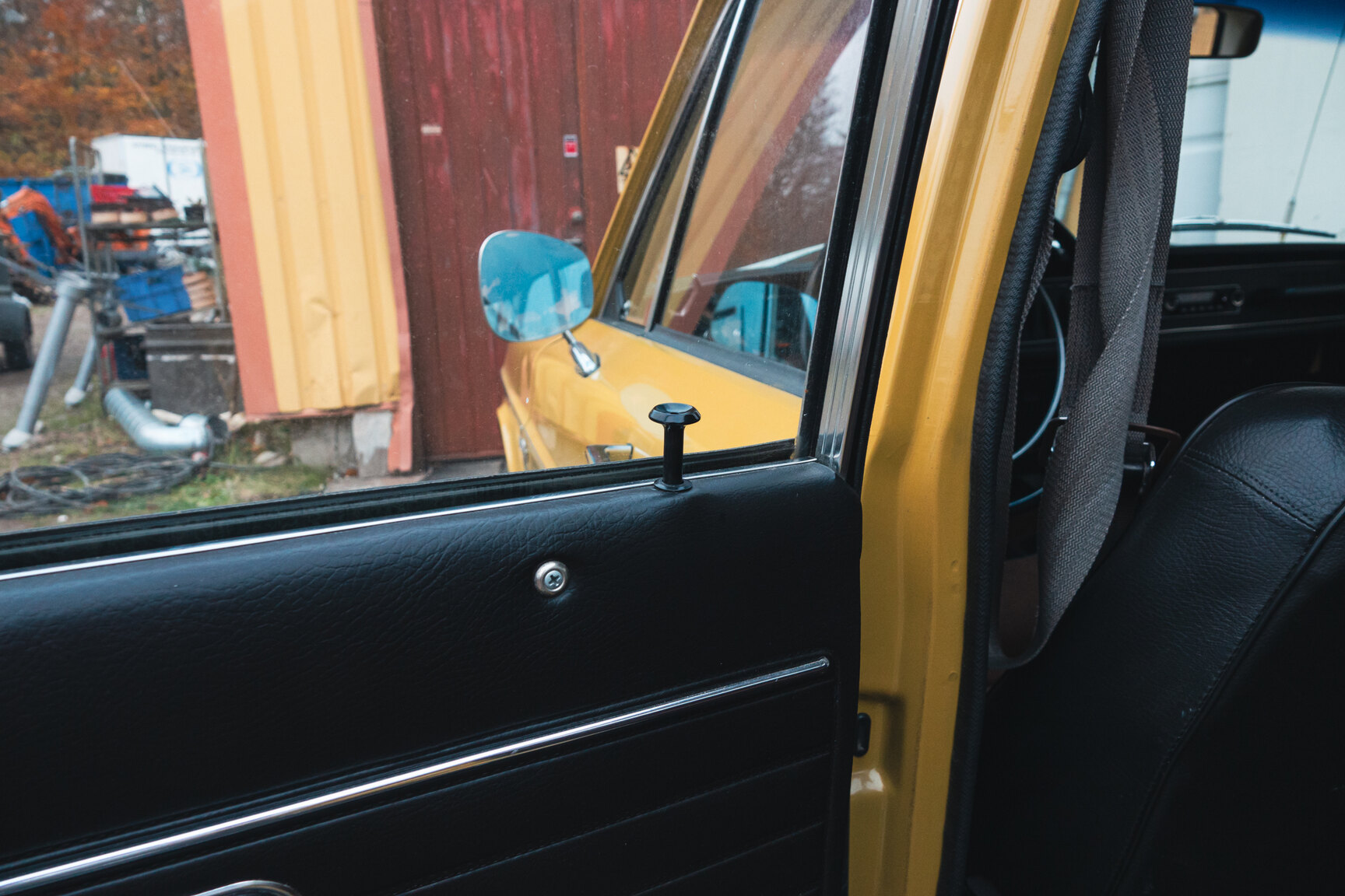 Interiörbild 1971 Volvo 144 2.0 Automat