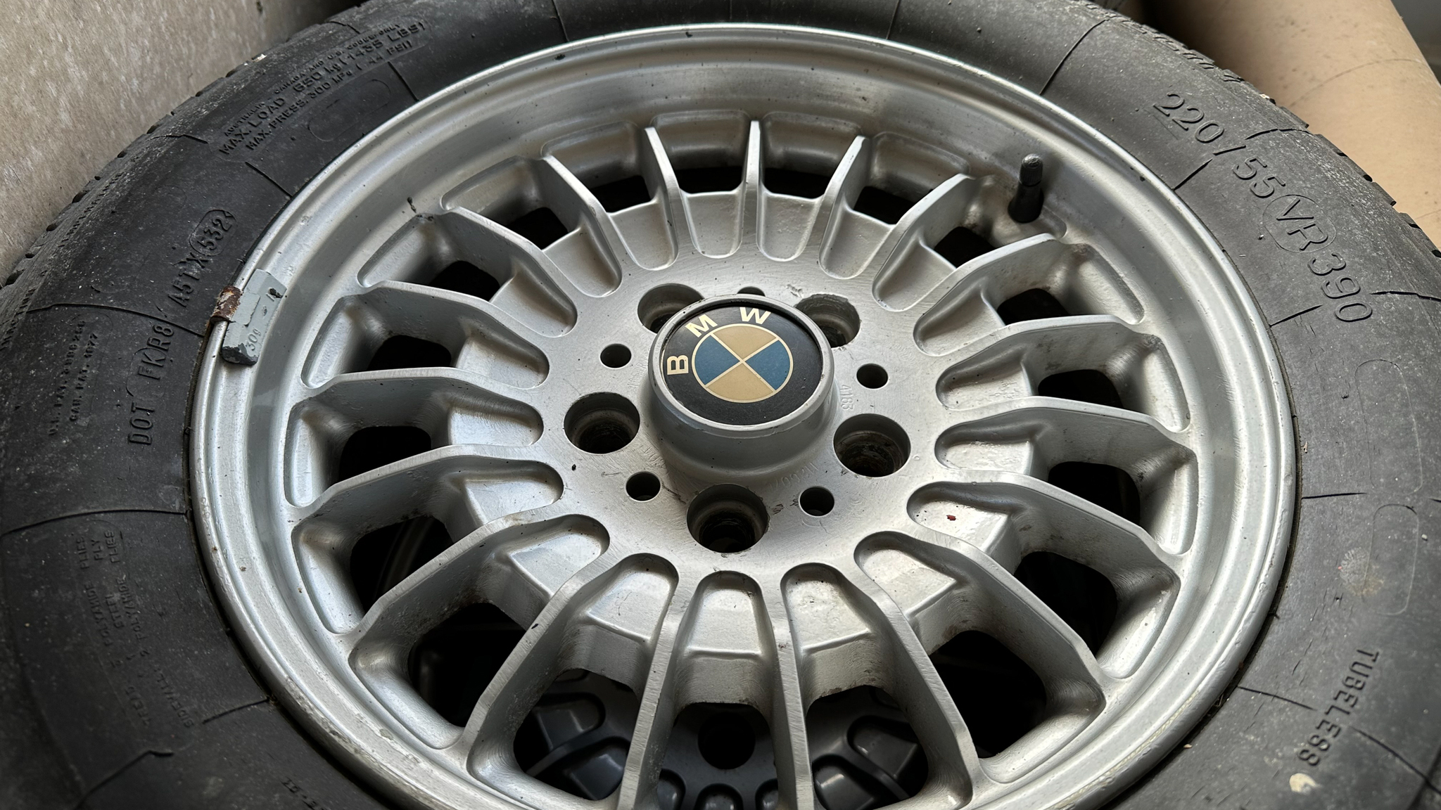 Exteriörbild på 1984 BMW 745i Executive Automat