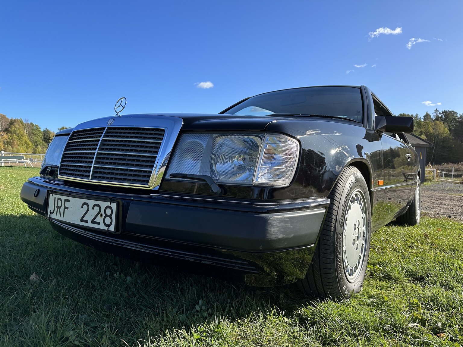 Exterior image of 1990 Mercedes-Benz 300 CE 24V