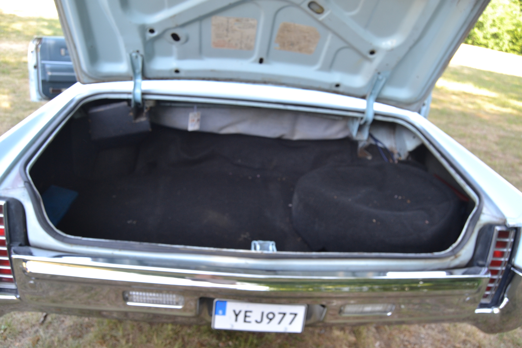 Interior image of 1970 Oldsmobile Ninety eight Convertible (65)