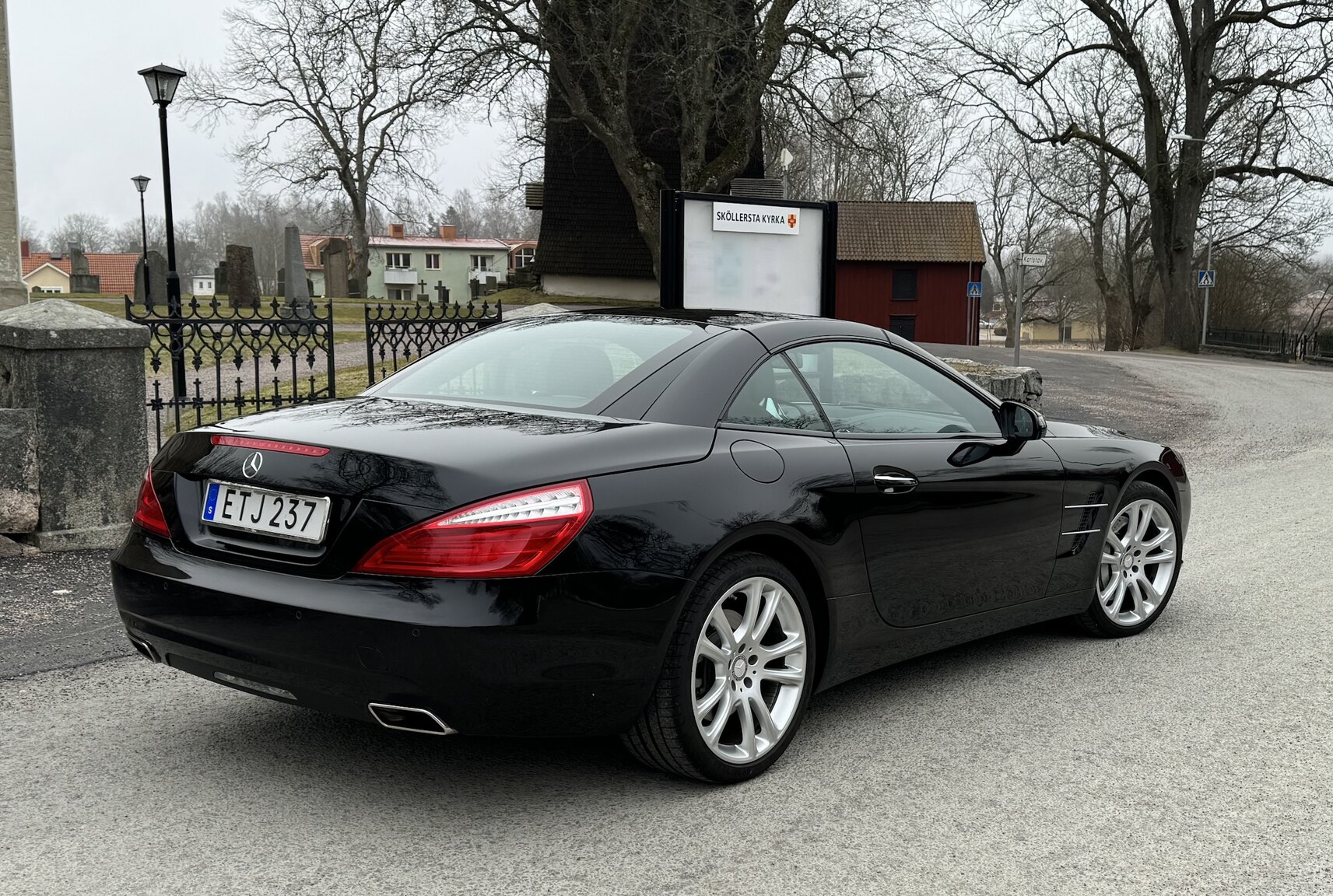 Exterior image of 2013 MERCEDES-BENZ SL 500
