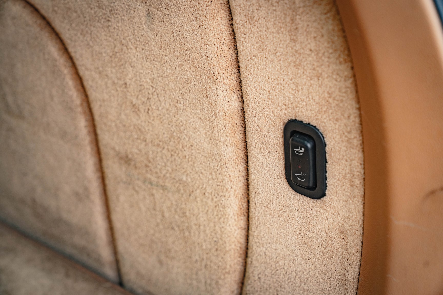 Interior image of 2005 Porsche Cayenne Turbo WLS