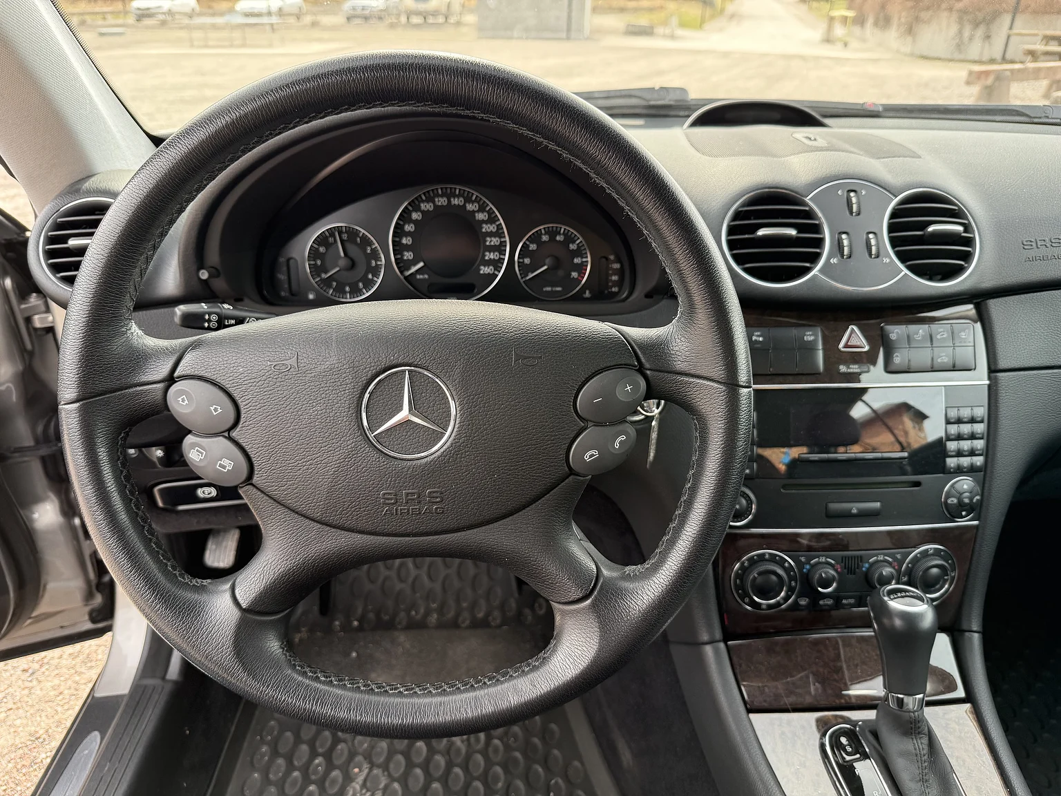 Interior image of 2007 Mercedes-Benz Clk 280 (12)