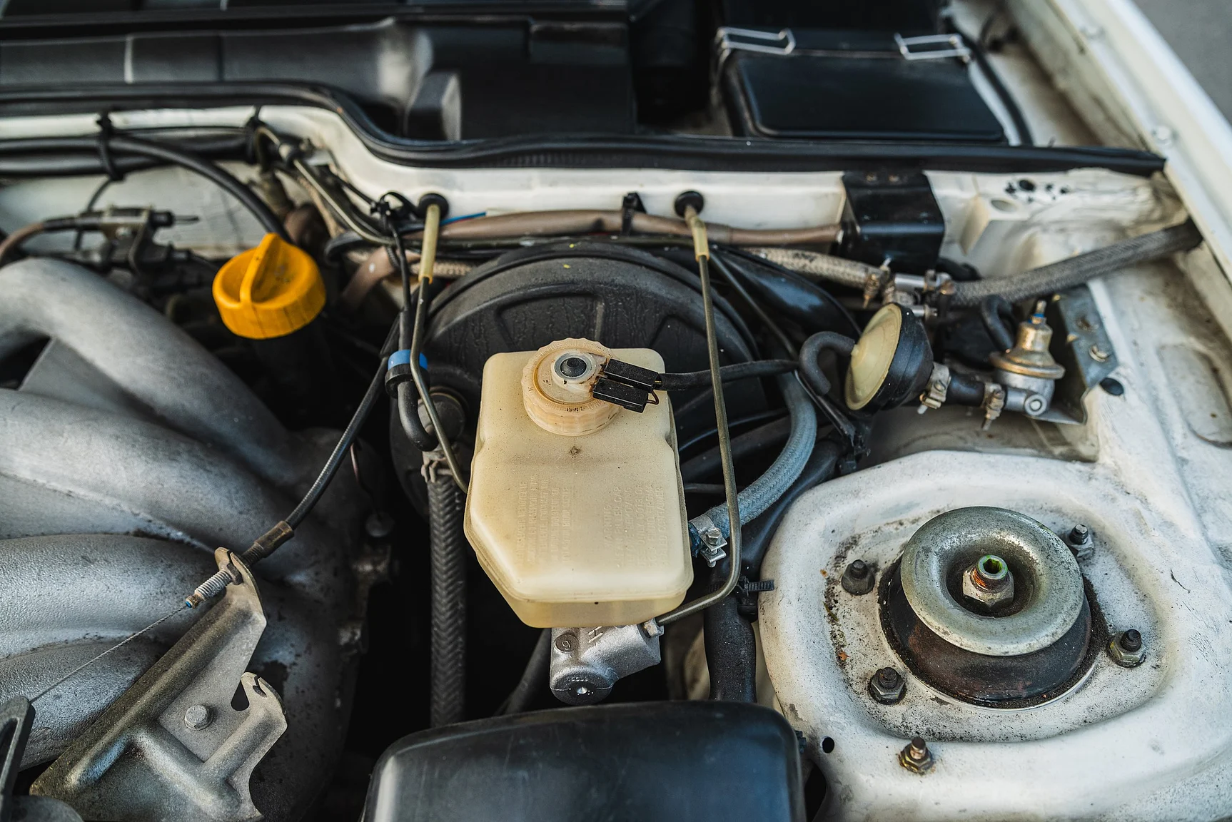 Image of 1986 Porsche 944R (23) mechanics