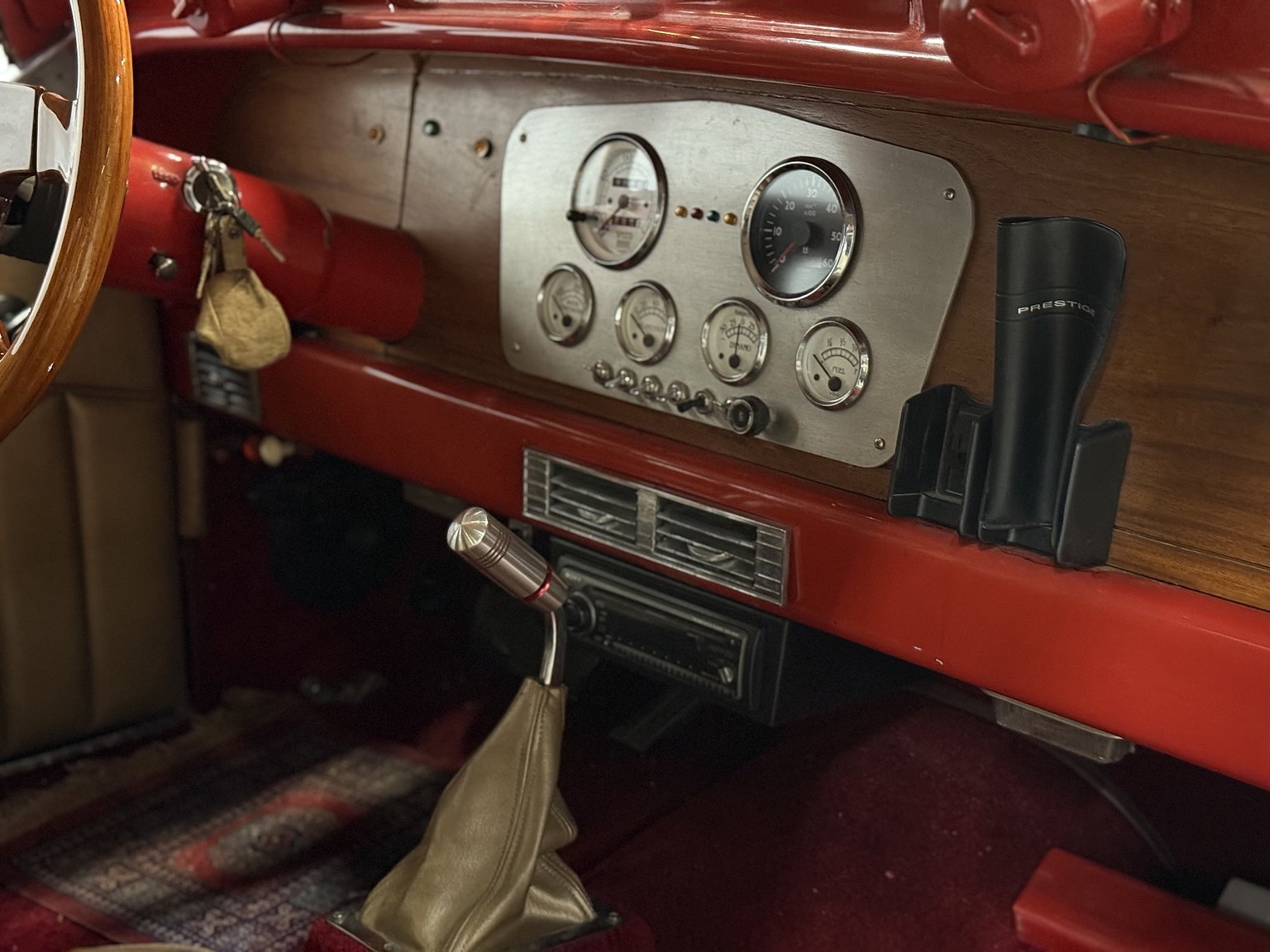 Interiörbild 1965 Duesenberg Roadster/StreetRod Replika 