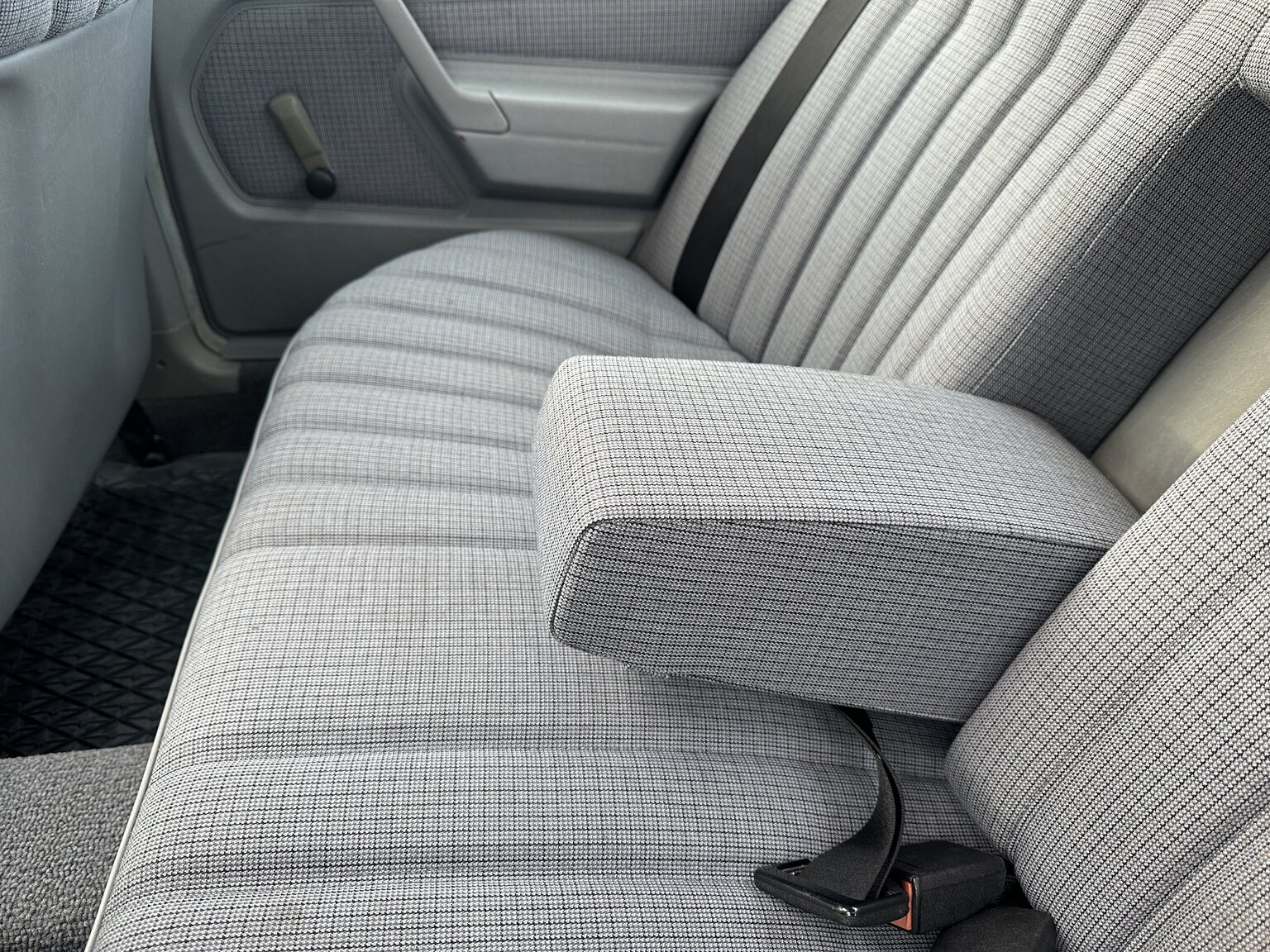 Interior image of 1988 Mercedes-Benz 190 E