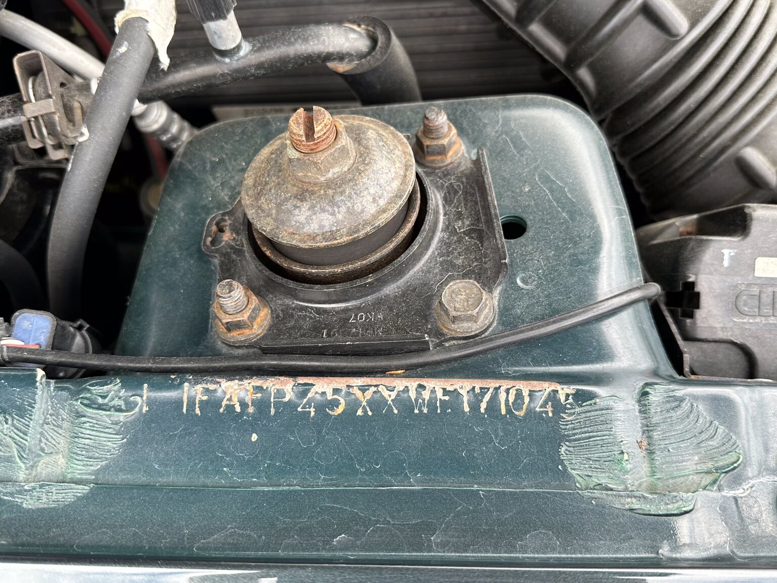 Image of 1998 Ford Mustang GT Convertible mechanics