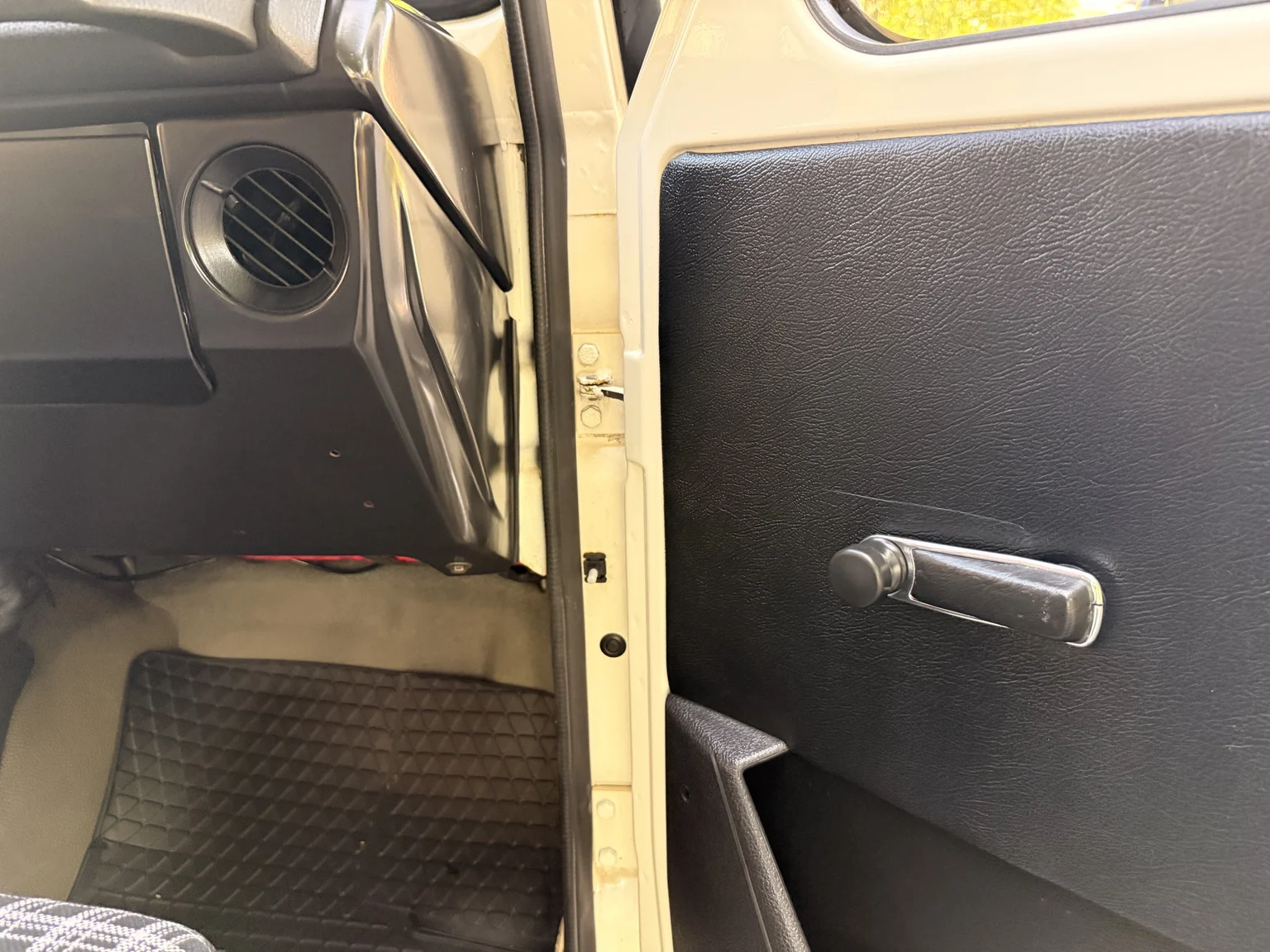 Innenraumfoto von 1981 Mercedes-Benz 240 GD (37)
