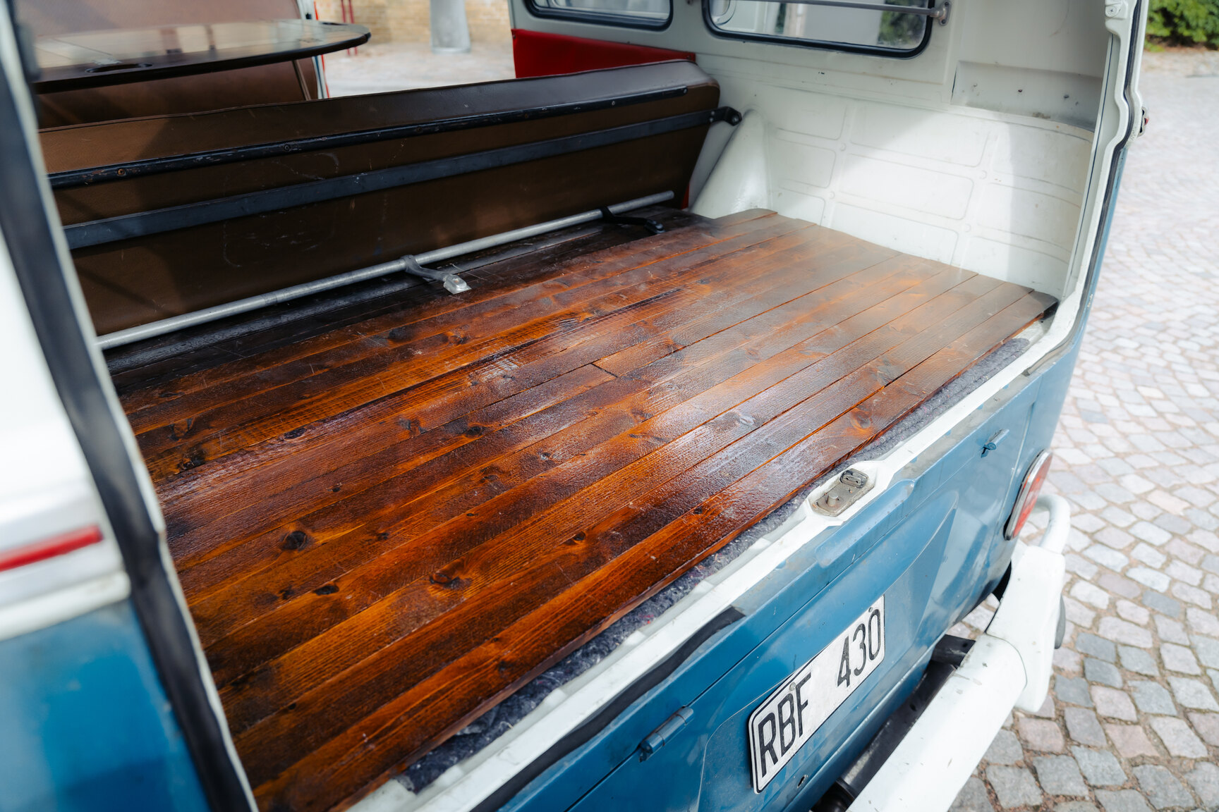 Interiörbild 1964 Volkswagen Kleinbus Transporter 1500 Deluxe “21-fönsters Samba”