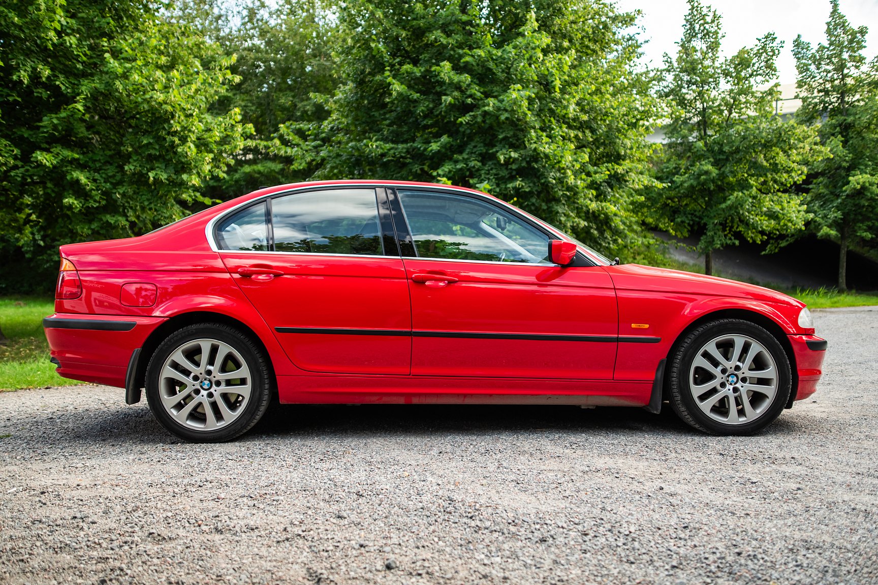 Exterior image of 2001 BMW 330Xi