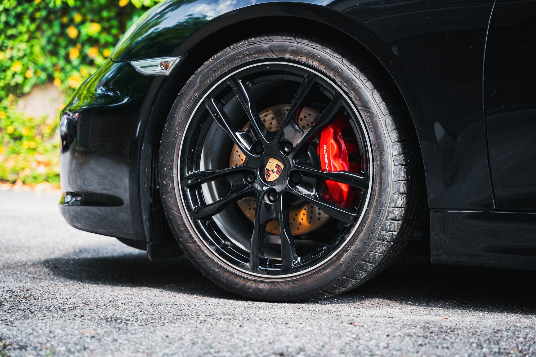 Exterior image of 2013 Porsche Boxster S (30)