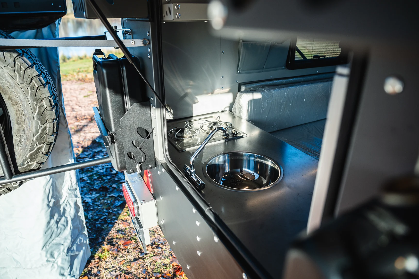 Exterior image of 2025 Northea Trailer Expedition Crawler 458i Offgrid-Camper (72)