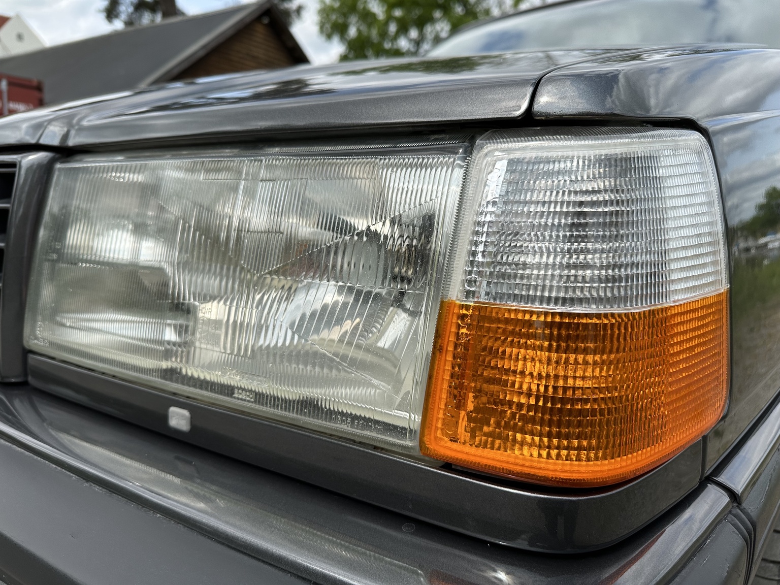 Exterior image of 1990 Volvo 740 Turbo 16s