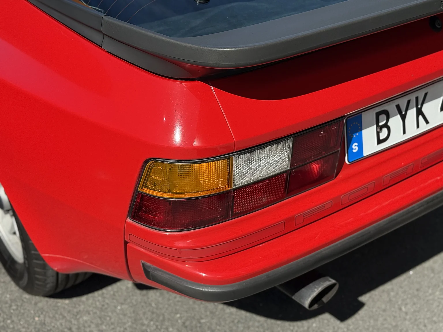 Exterior image of 1984 Porsche 944 Targa (17)