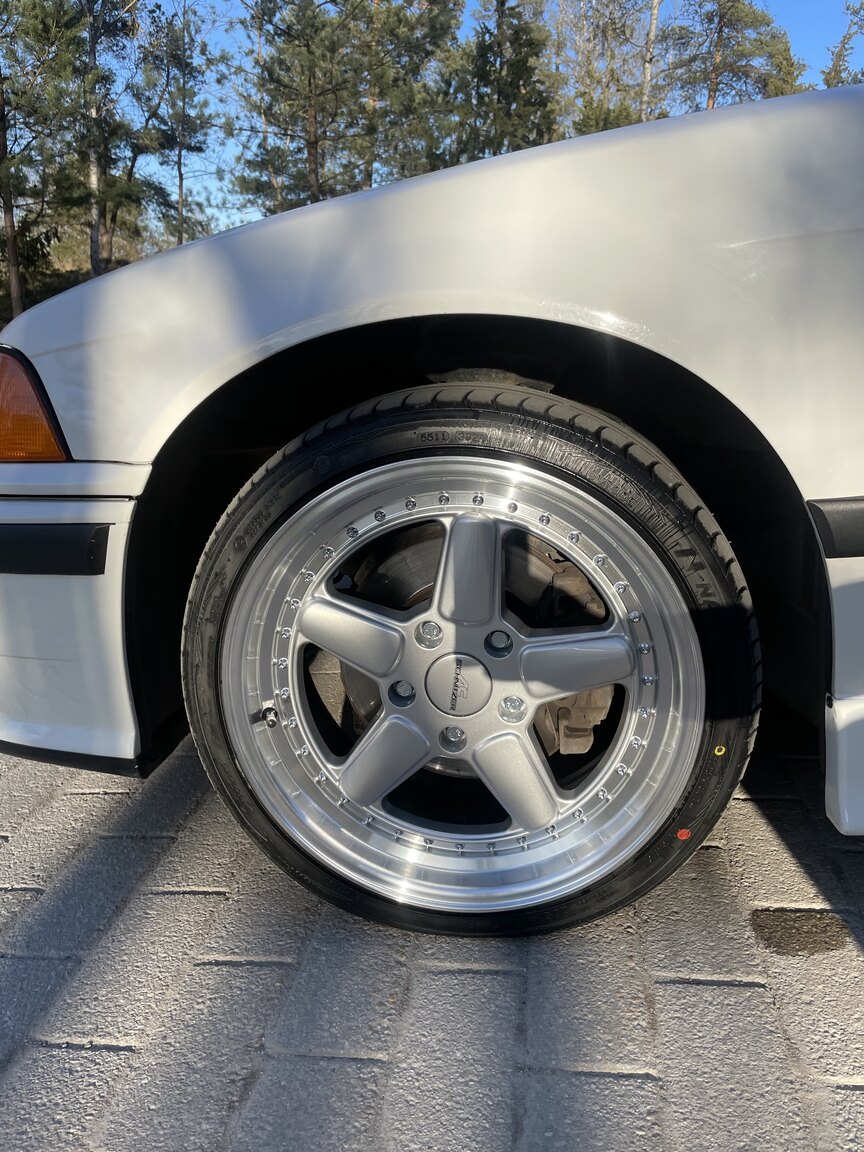 Exterior image of 1995 BMW 328 iA Convertible