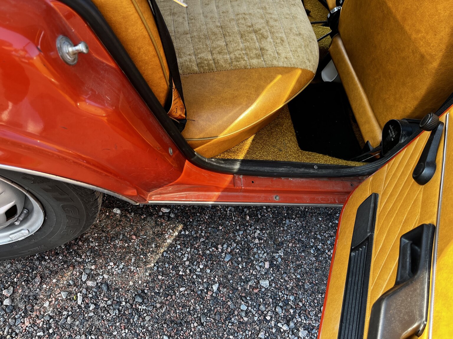Interior image of 1976 Audi 80 GL B1 