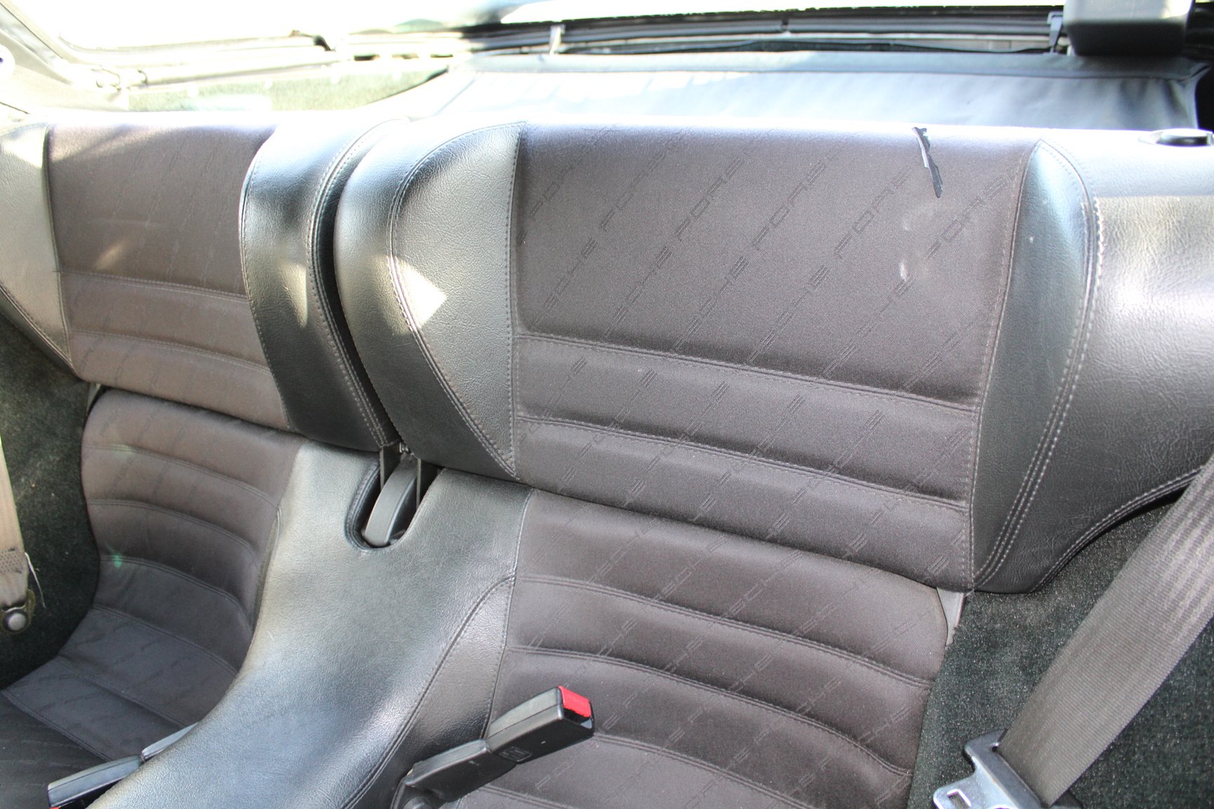 Interior image of 1991 PORSCHE 944 S2