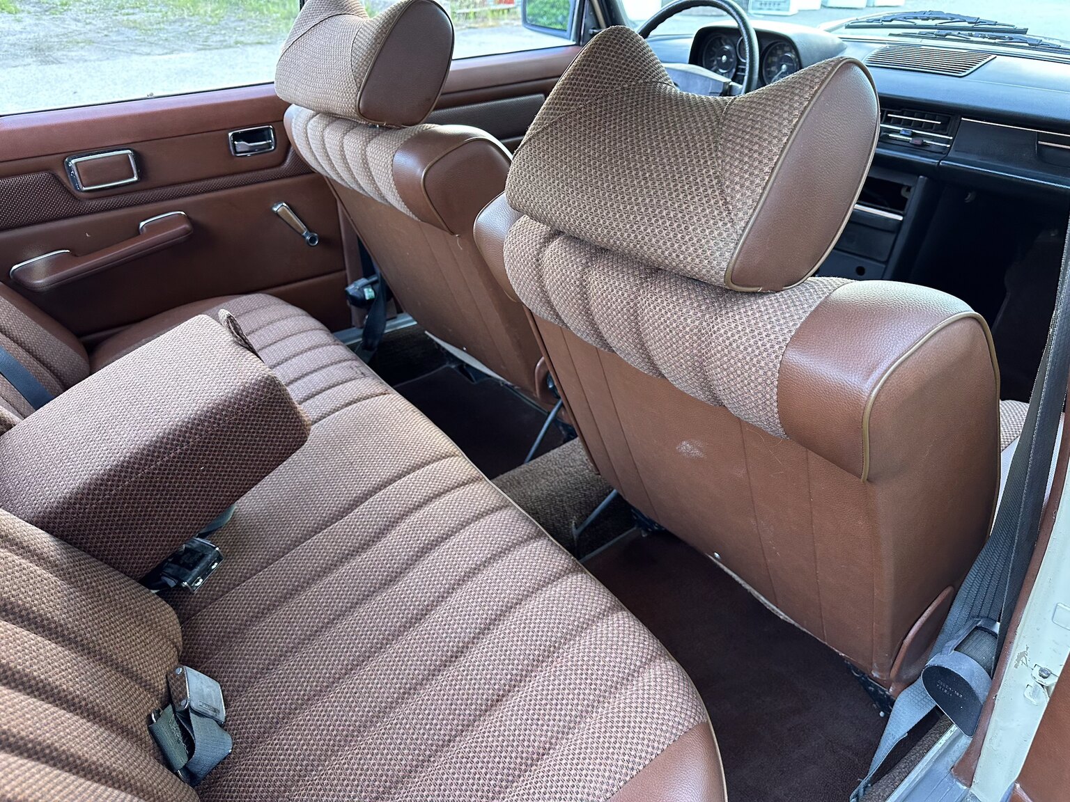 Interior image of 1974 Mercedes Benz 230.6