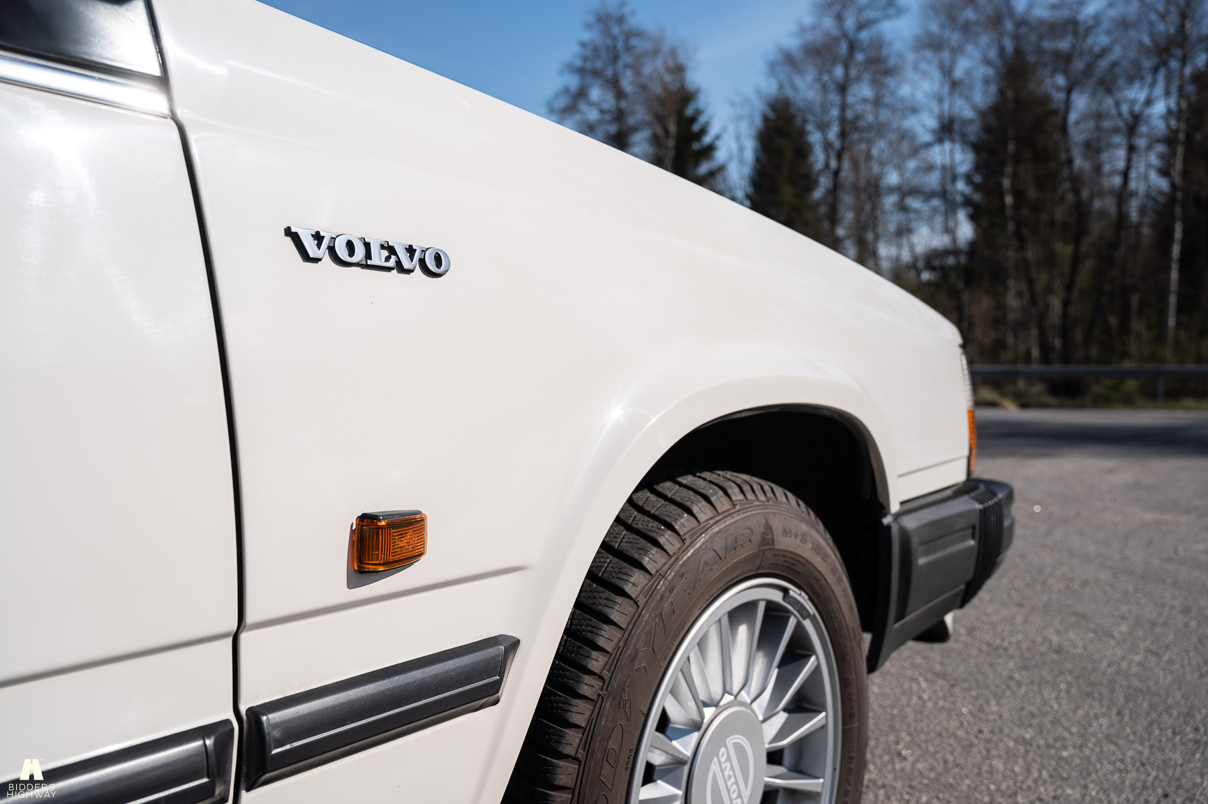 Exteriörbild på 1988 Volvo 740 GL (15)