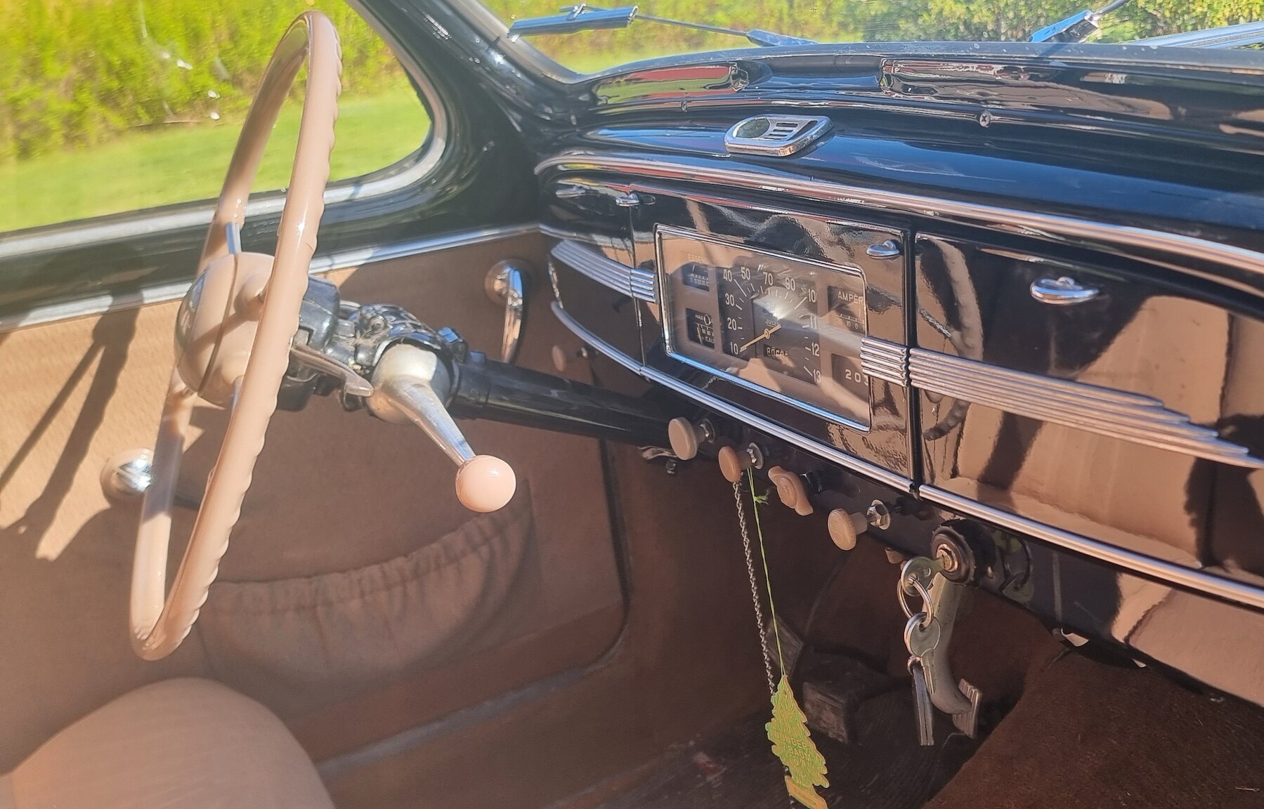 Interior image of 1951 Peugeot 203 De Luxe