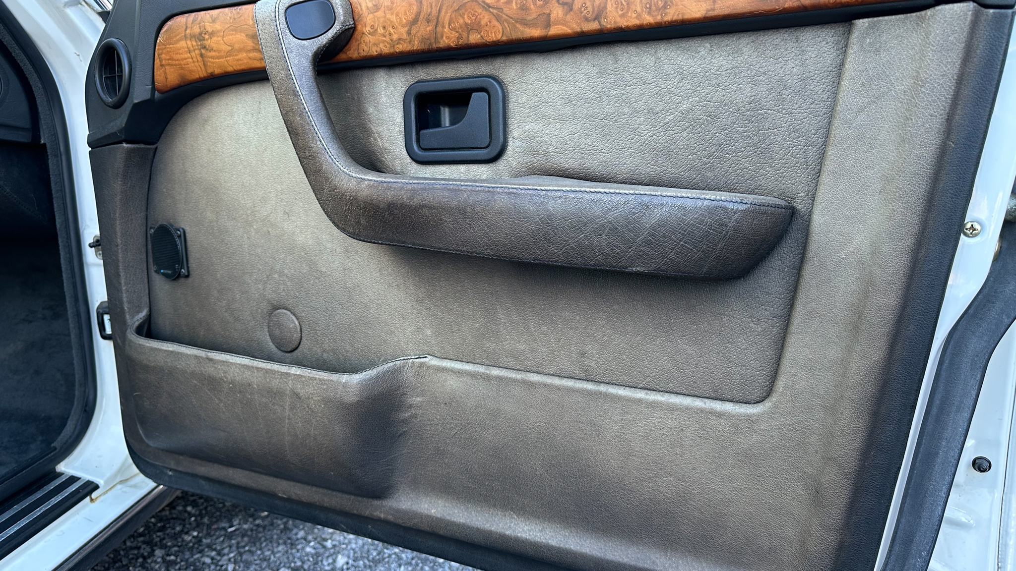 Interiörbild 1984 BMW 745i Executive Automat