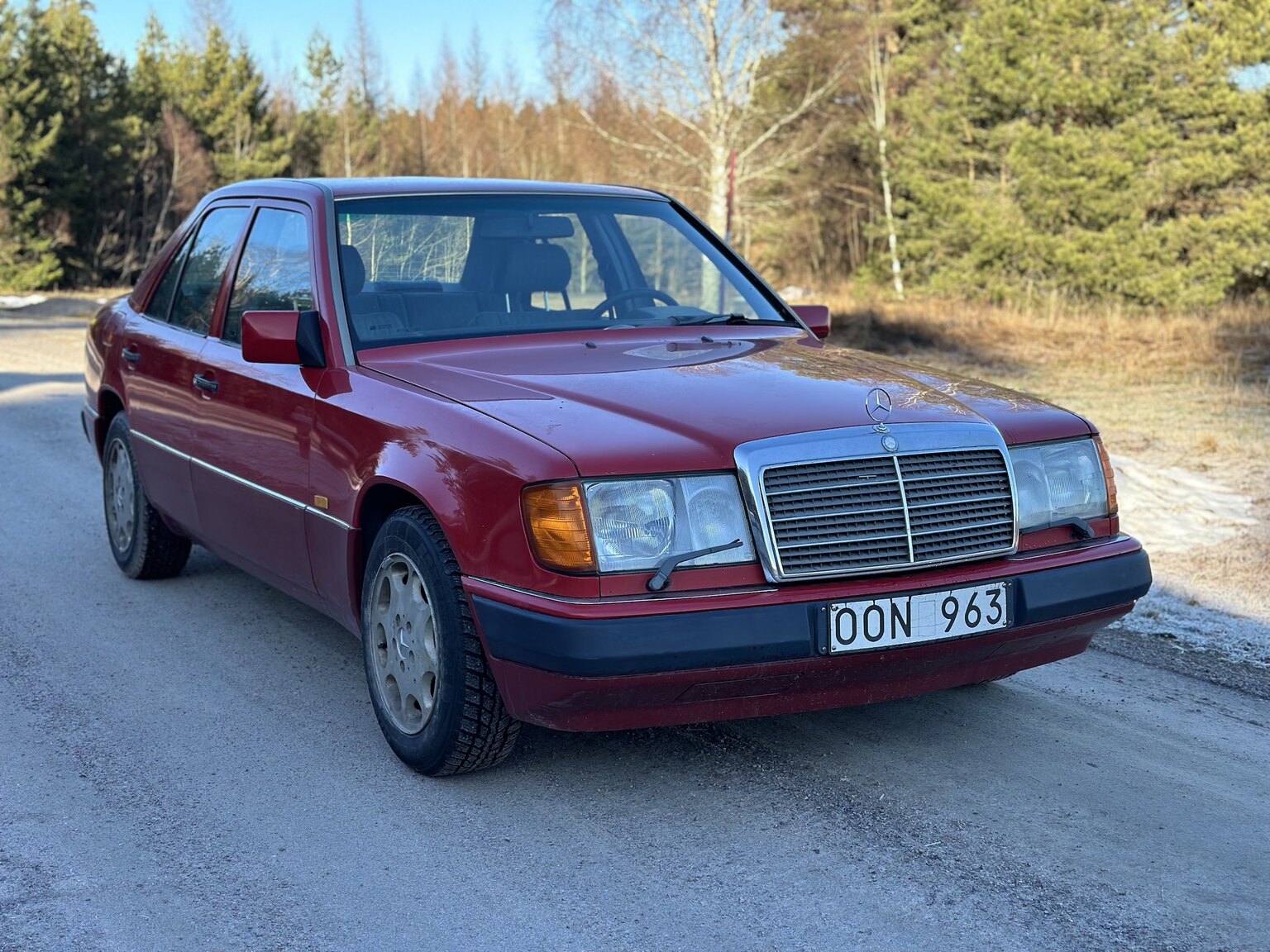 Exterior image of 1990 Mercedes-Benz 200 E