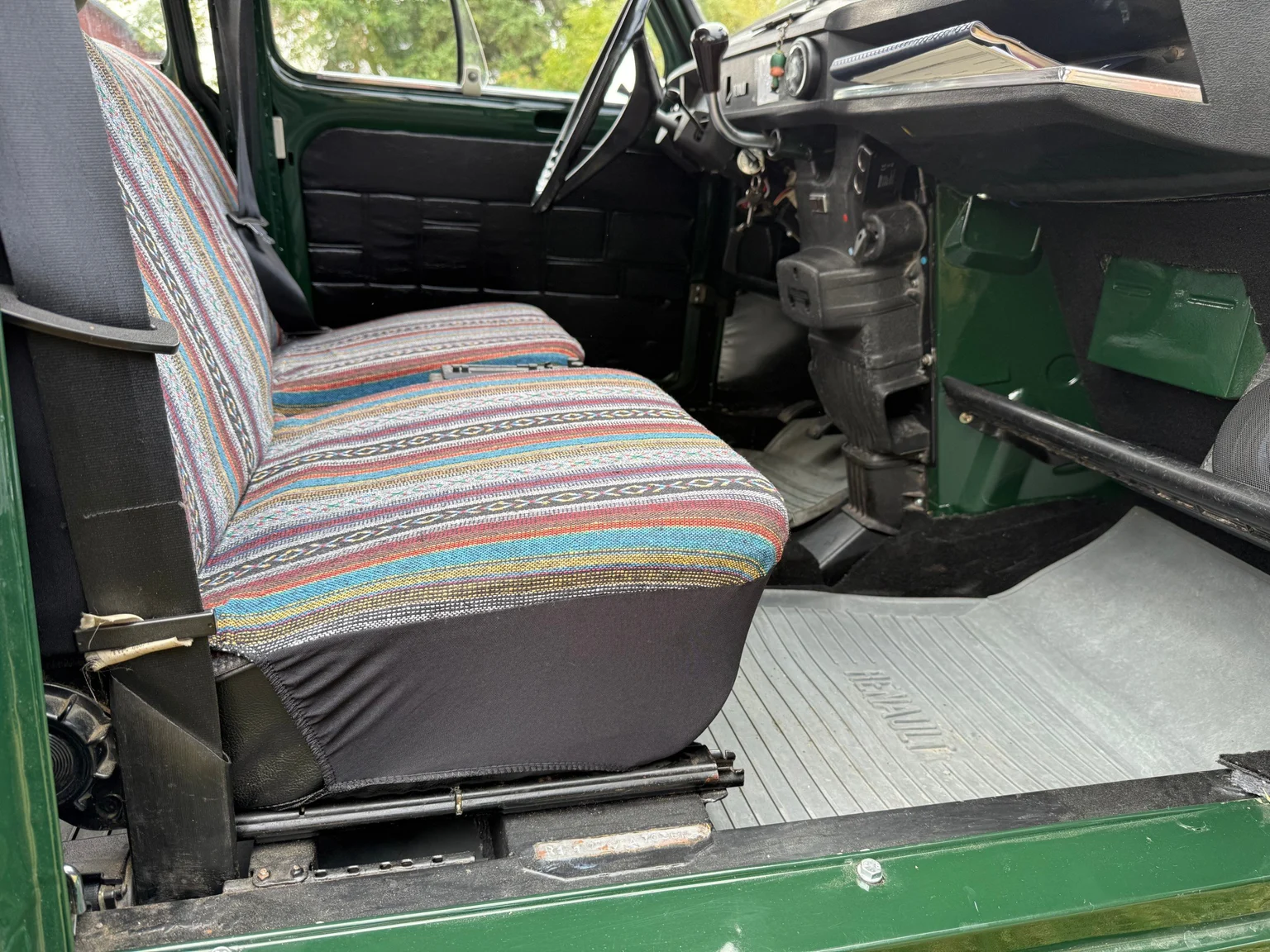 Interior image of 1970 Renault 4 (23)