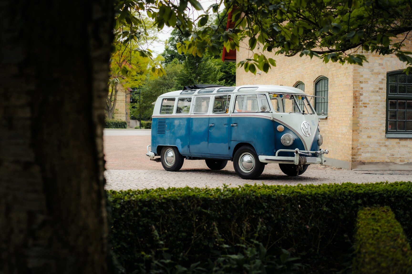 Aussenfoto 1964 Volkswagen Kleinbus Transporter 1500 Deluxe “21-fönsters Samba”