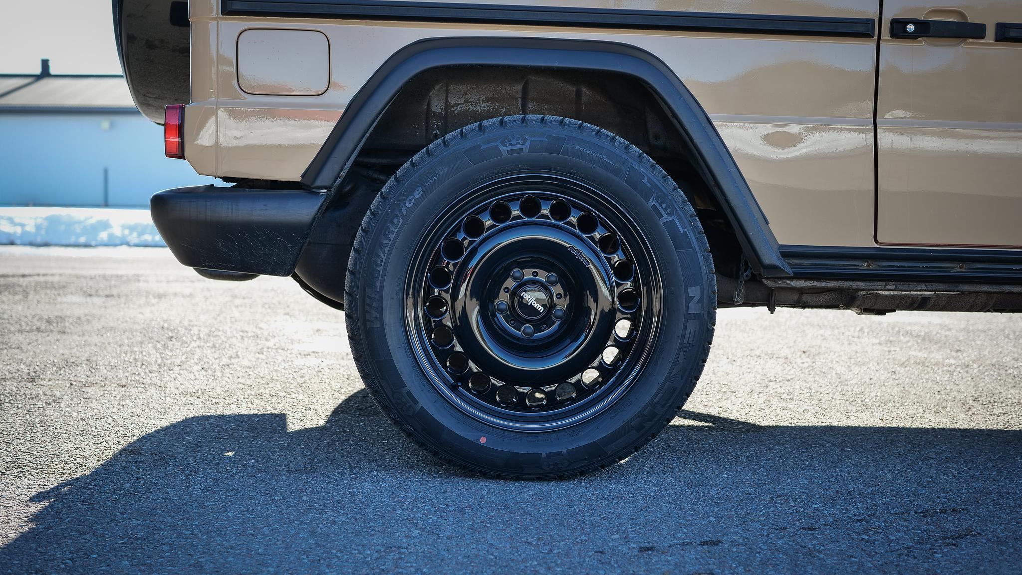 Exterior image of 1991 Mercedes-Benz G 230