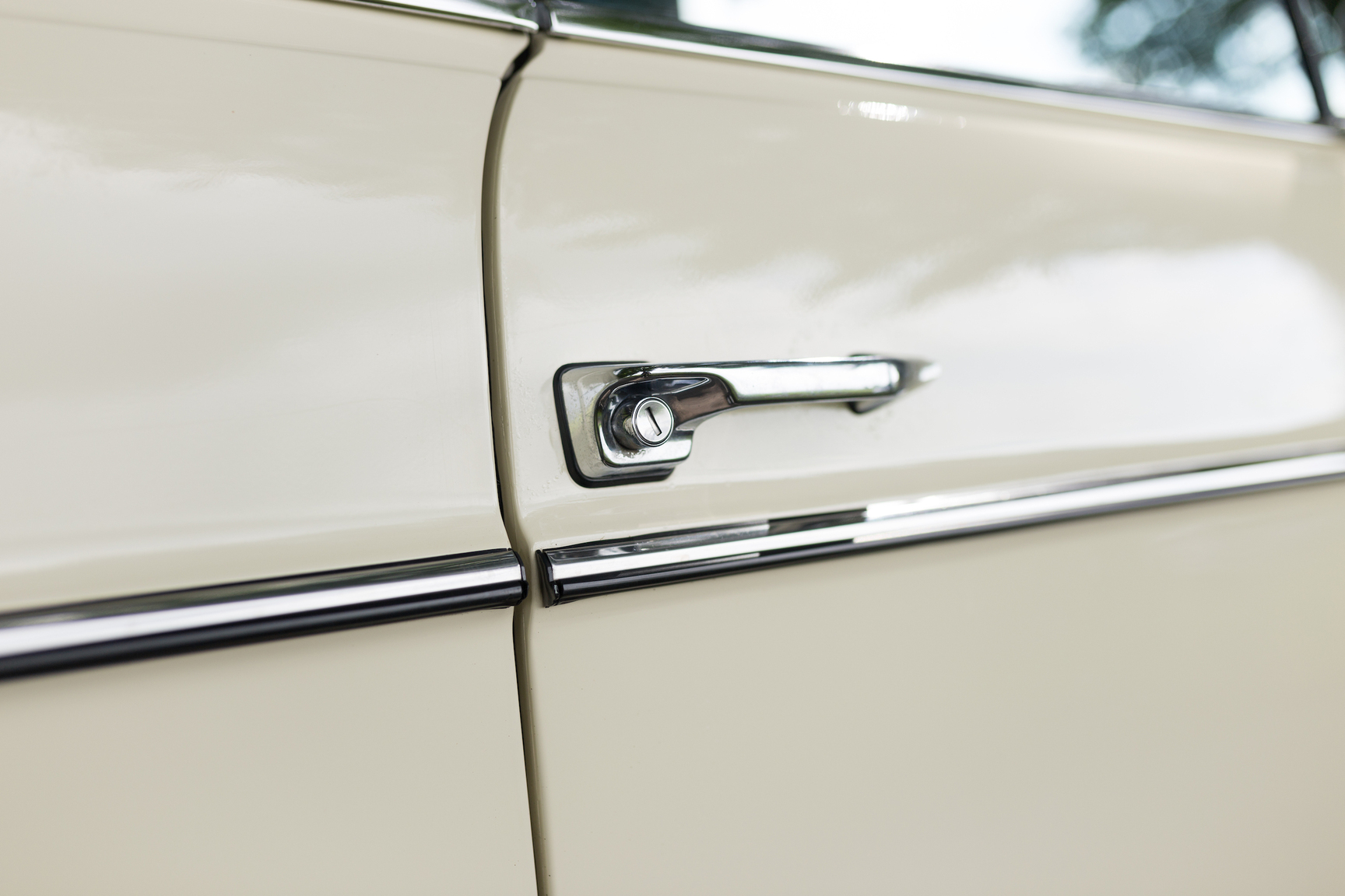 Exteriörbild på 1971 Mercedes 250 C