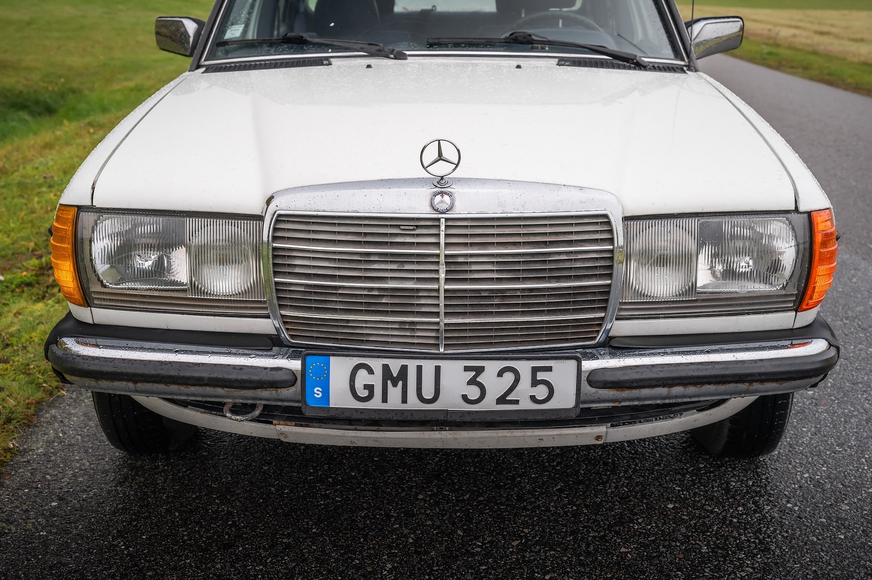 Exterior image of 1985 Mercedes-Benz 200 Automatic