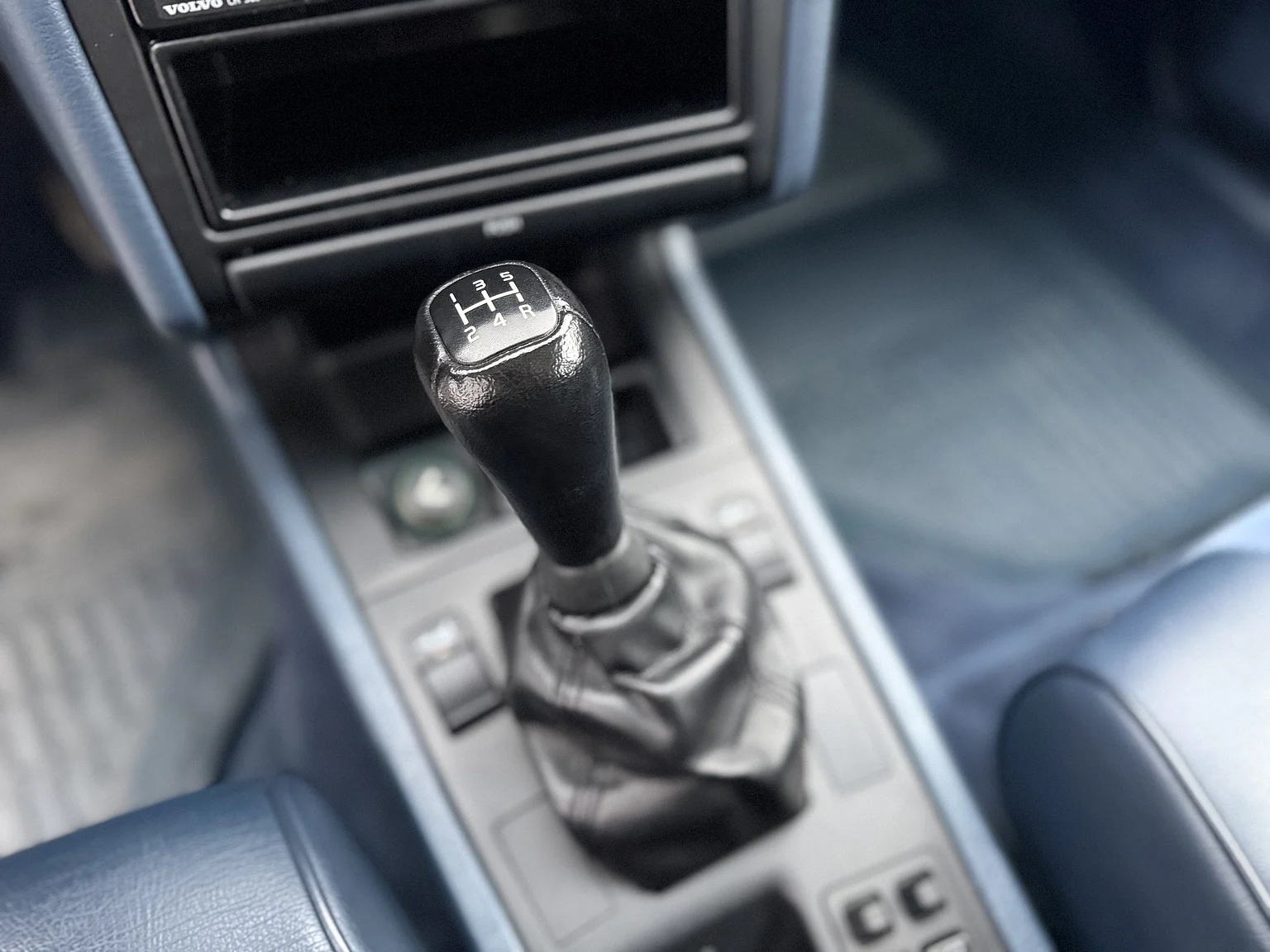 Interior image of 1994 Volvo 850 2.5 SE (11)