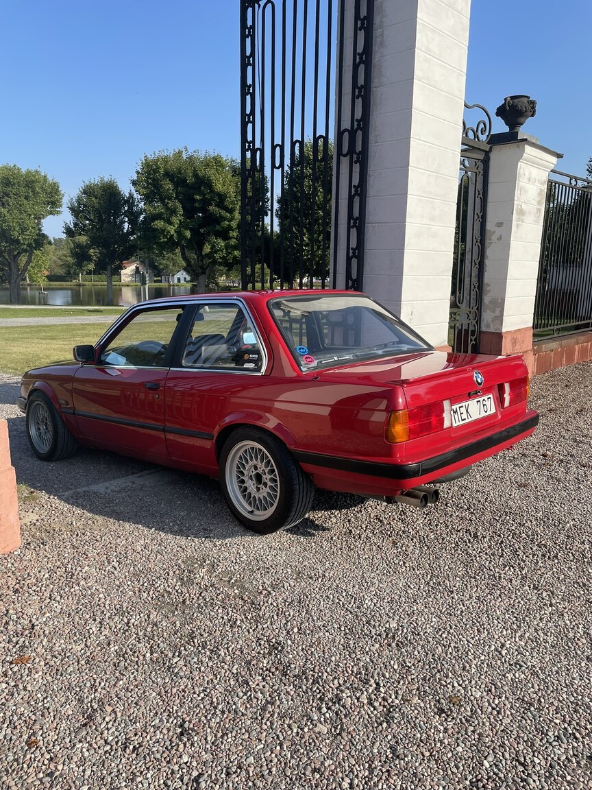 Exteriörbild på 1987 BMW 320i
