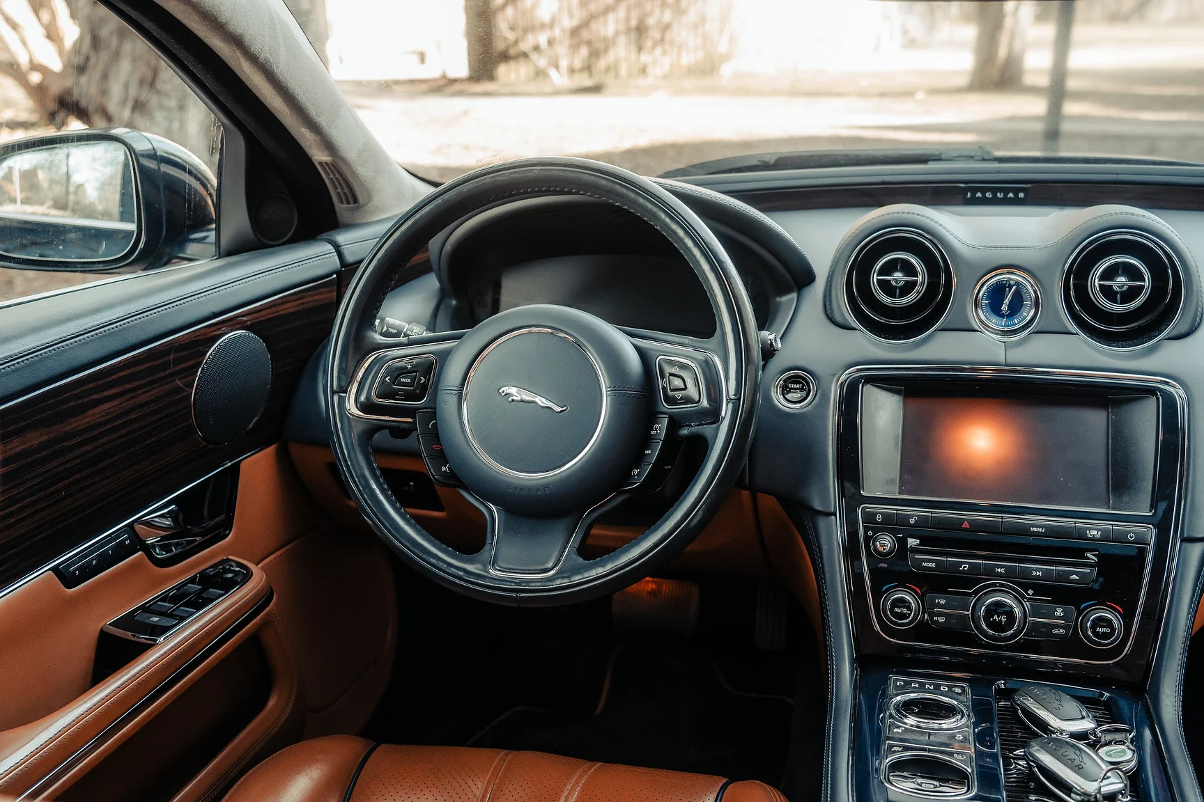 Interiörbild 2012 Jaguar XJ (32)