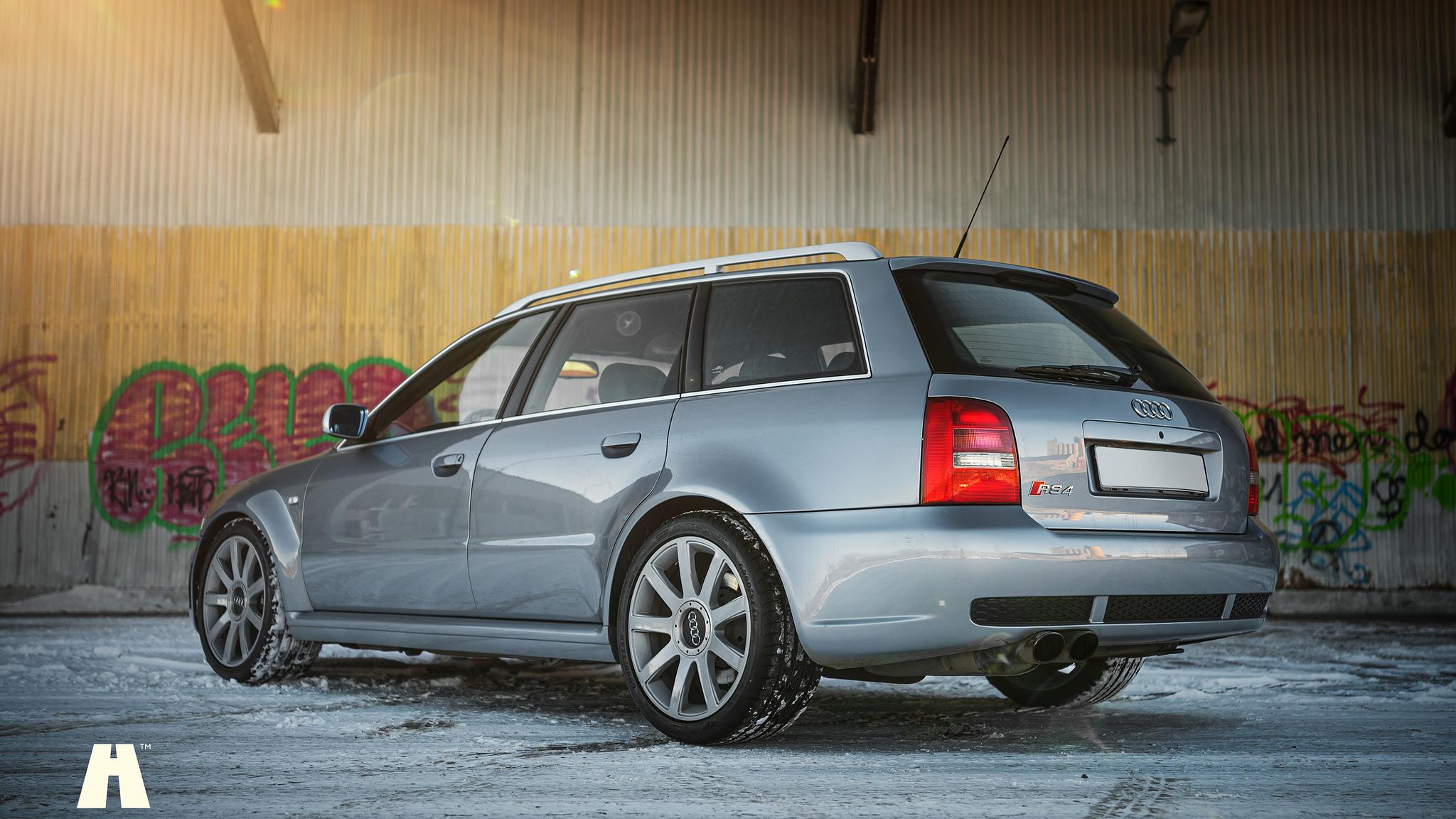 Exteriörbild på 2001 Audi RS4 B5 (4)