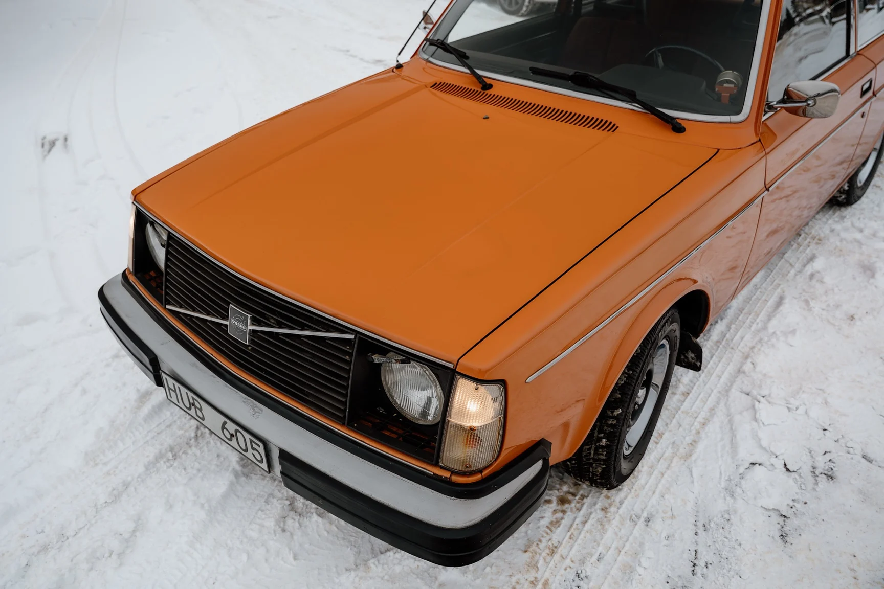 Exteriörbild på 1975 Volvo 242 2-dörrars coupé (10)
