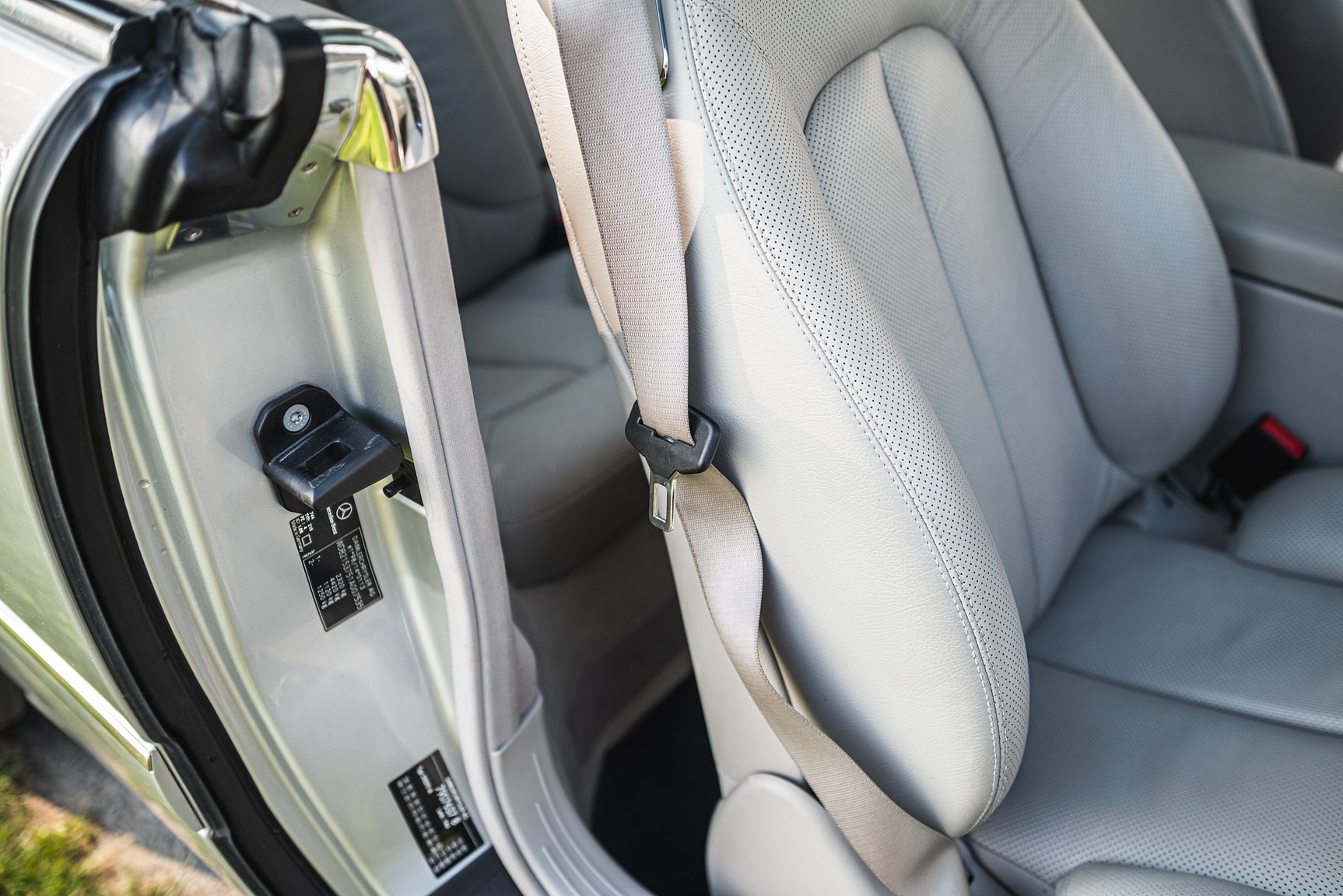 Interior image of 2000 Mercedes-Benz CL 500